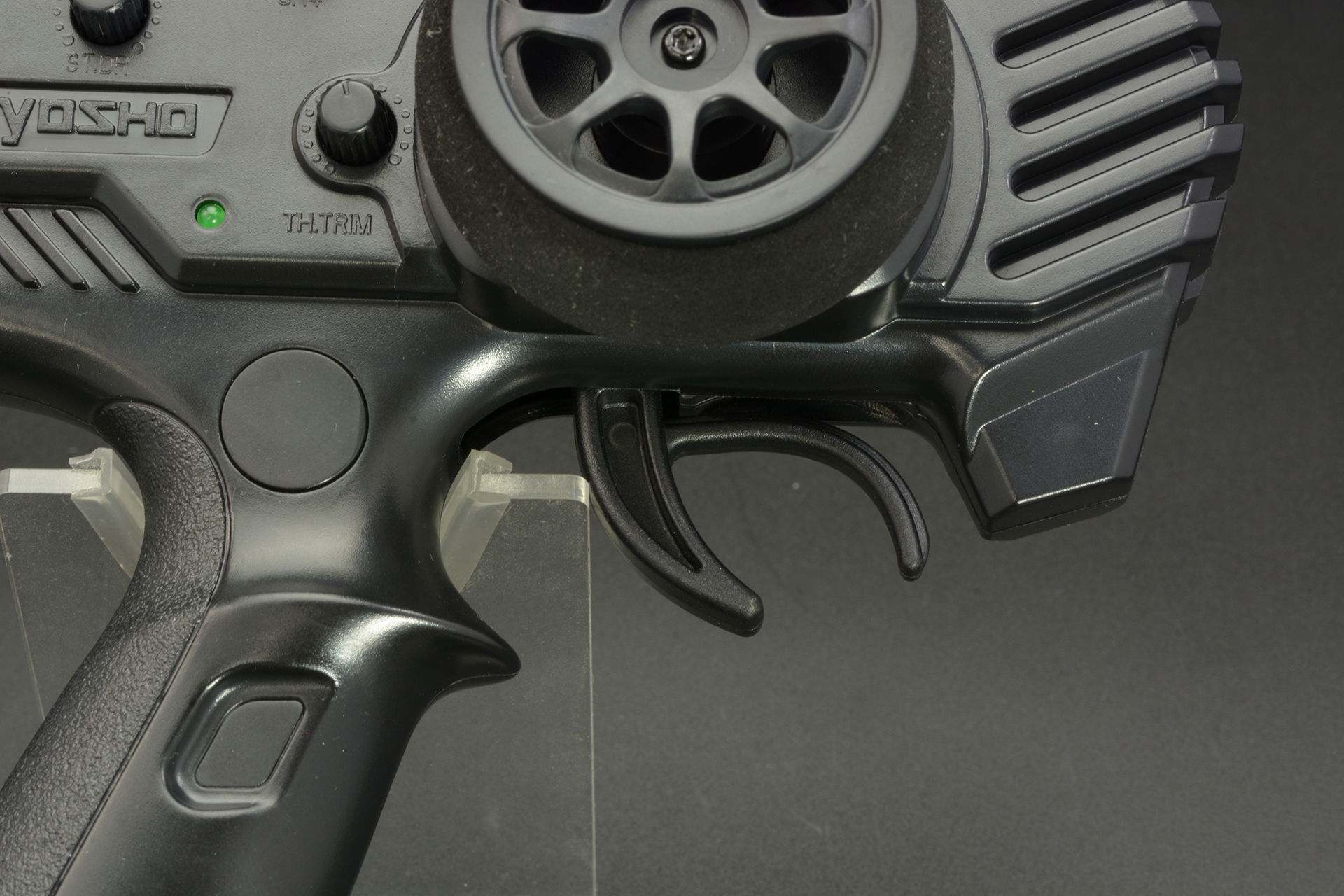 スロットルはトリガータイプ