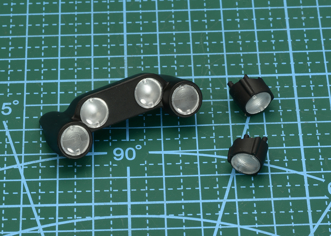 ボディを加工して取り付けられるライト