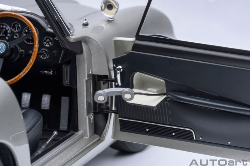 「アストンマーチン DB5 ＜007／ゴールドフィンガー＞ ボンドカー」