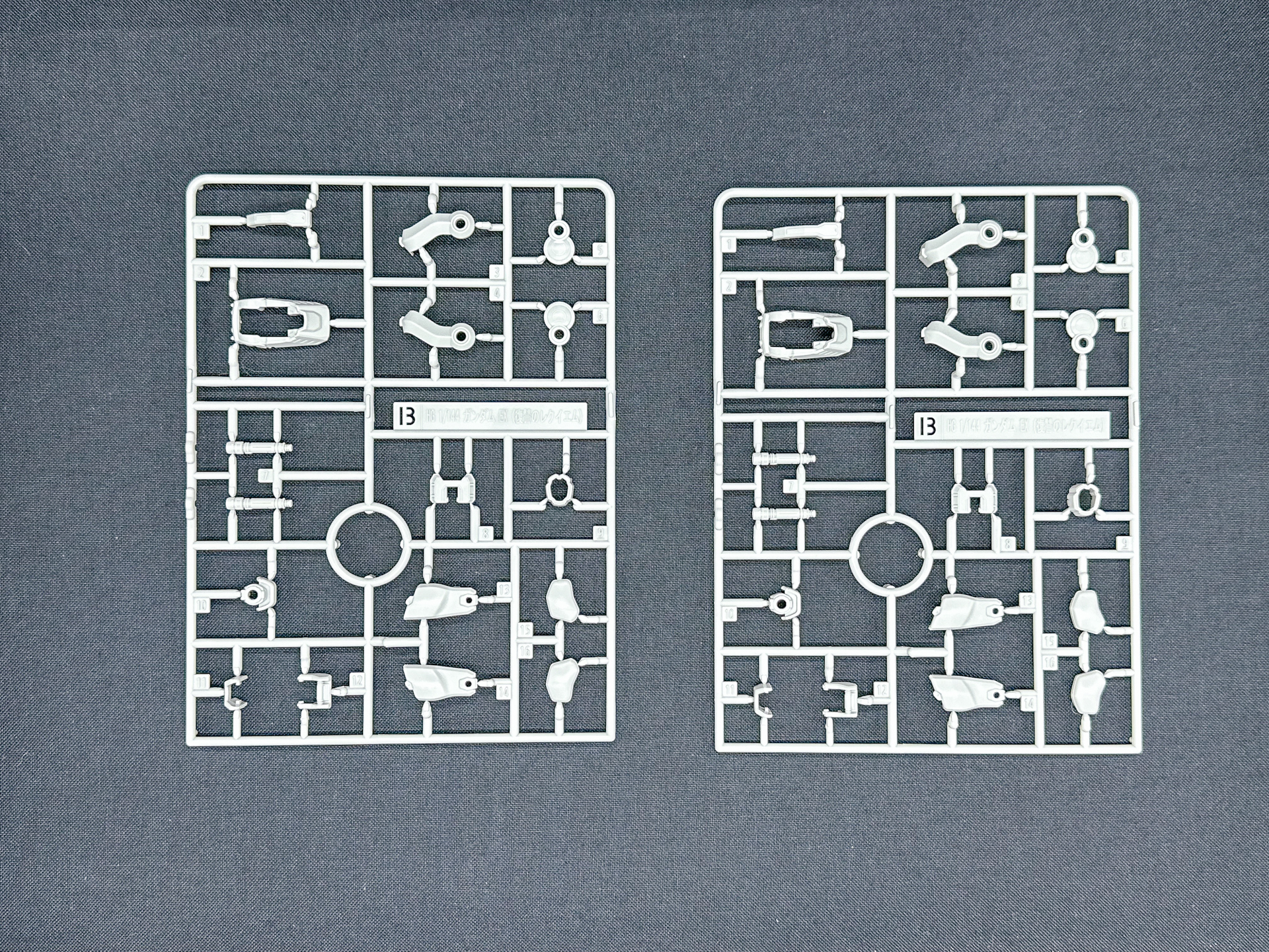 Bランナー。同一形状のランナーが2枚付属します。