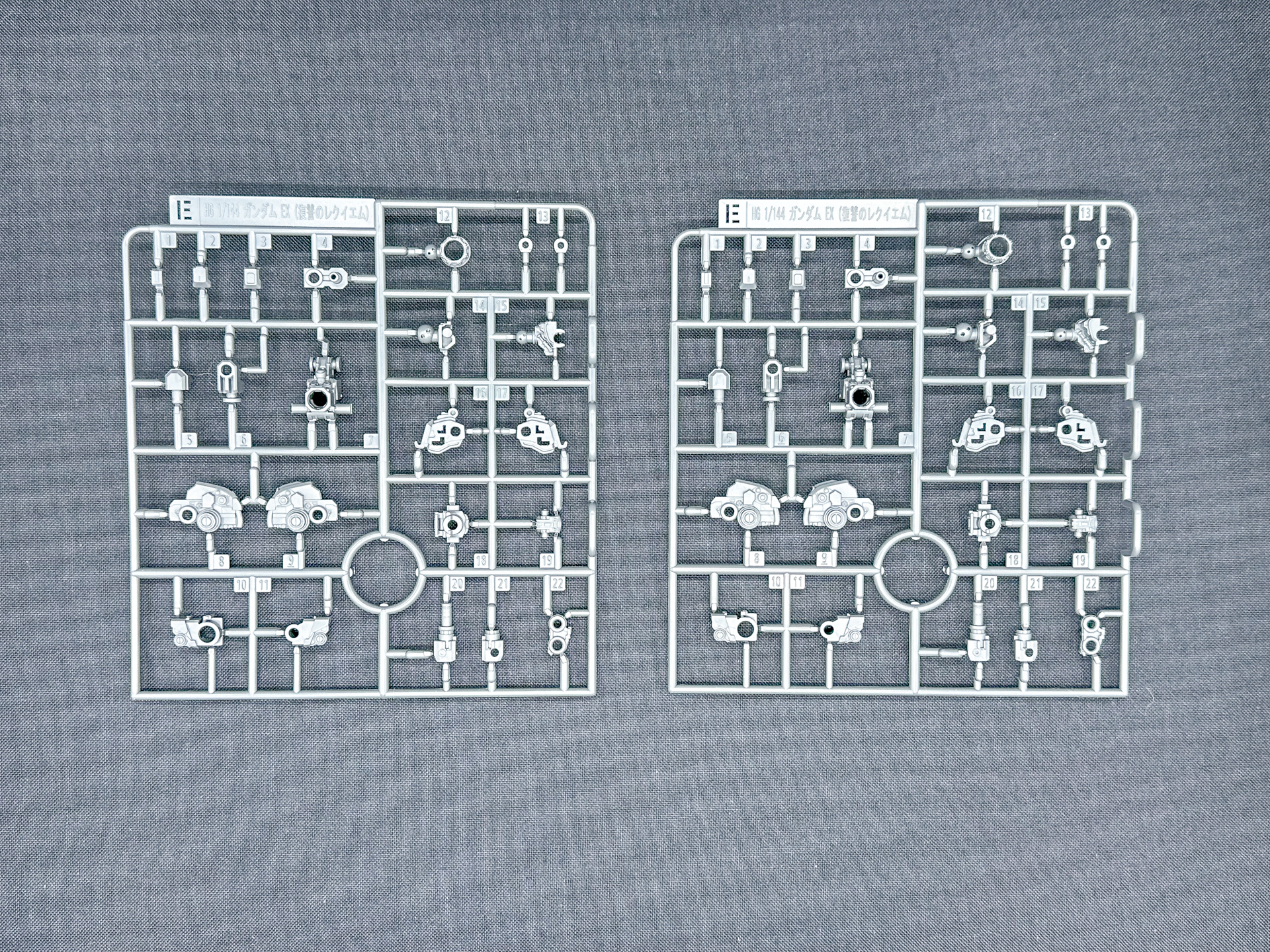 Eランナー。同一形状のランナーが2枚付属します。
