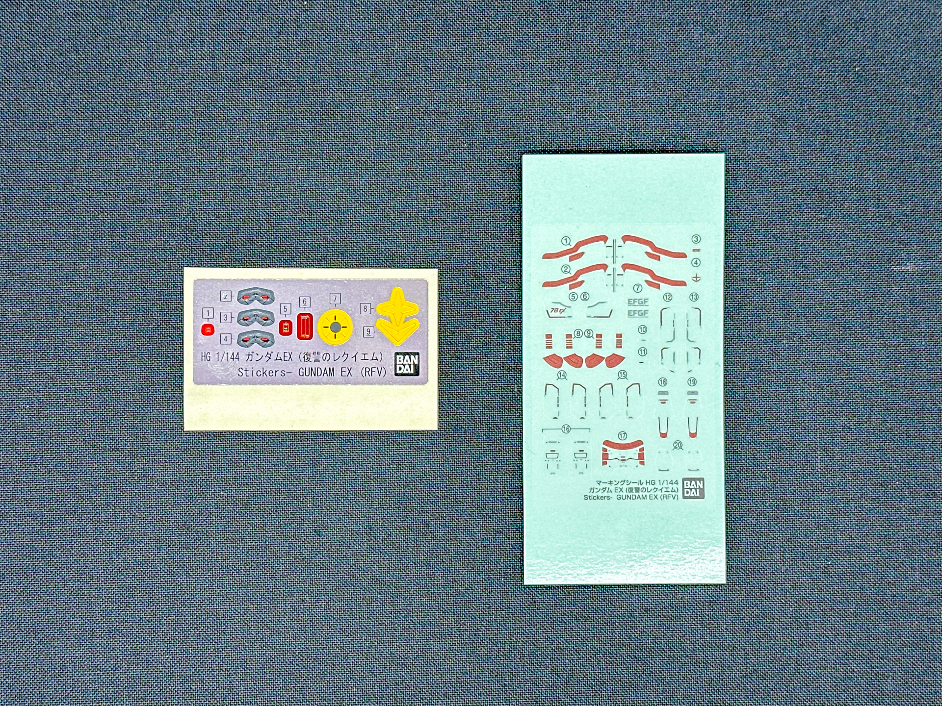 シールおよびマーキングシール。外装のパネルに施されたラインはマーキングシールにて表現されています。