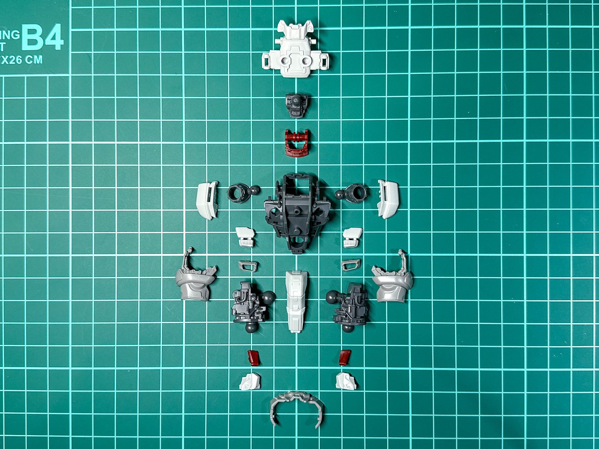 組み立て前の胴体パーツ。全22パーツにて構成されています。