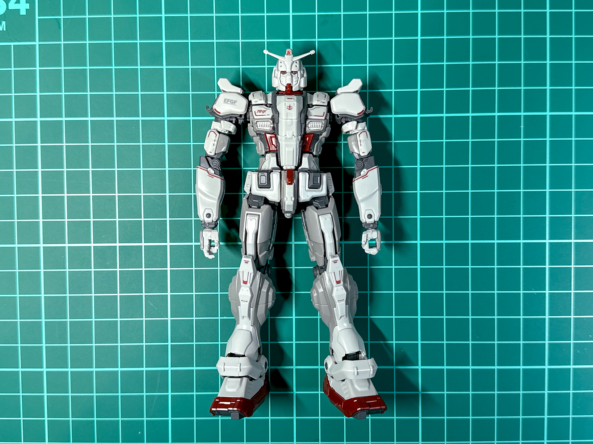 一体化が完了したガンダムEX。ここからはバックパックおよび武装を制作します。