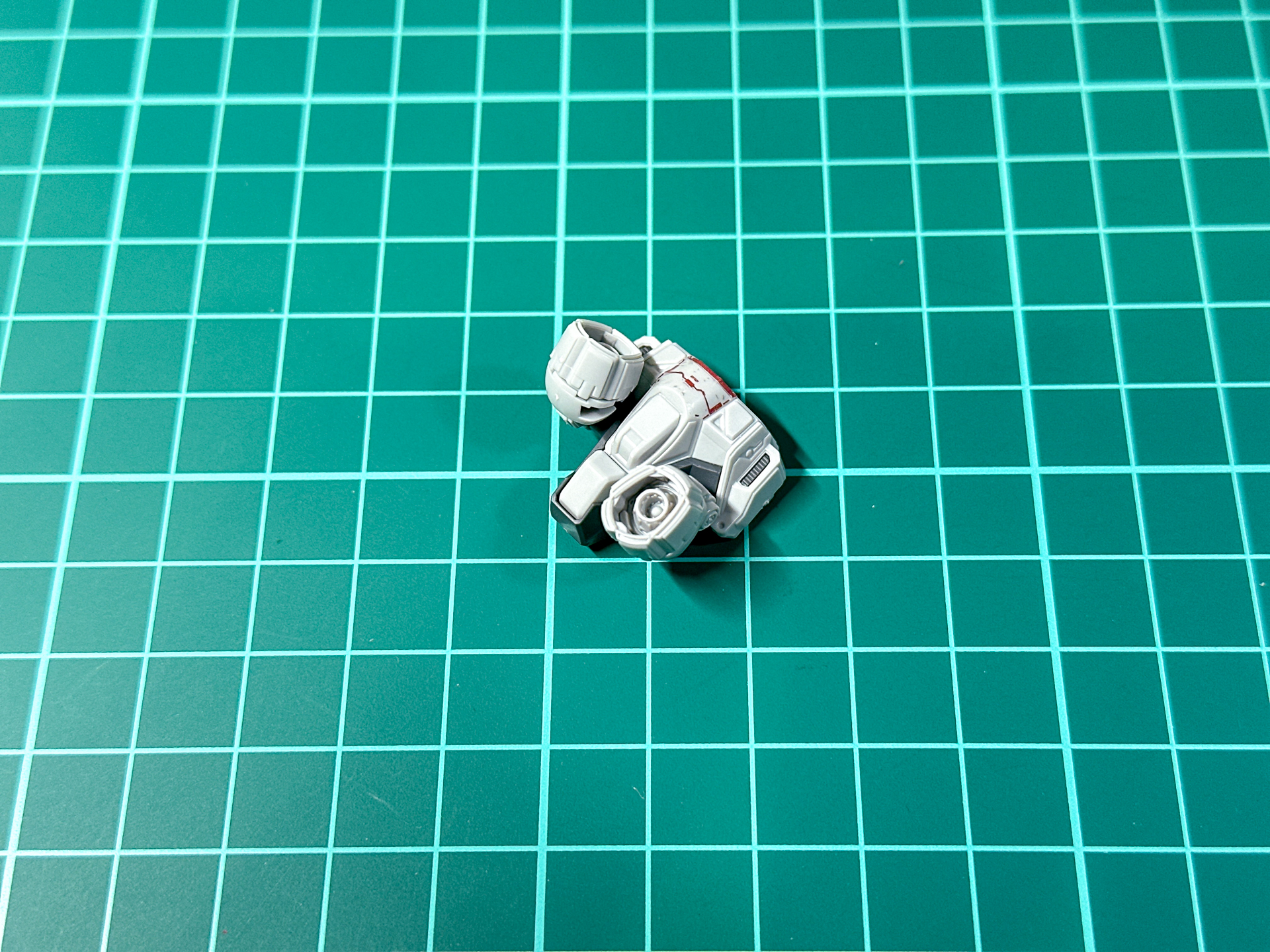 バックパックはスラスターが軸によって可動します。