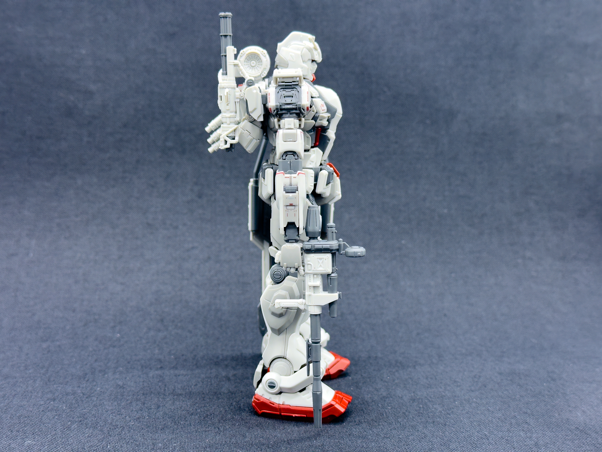 ビーム・ライフル形状はガンキャノン型に近い形状となっています。