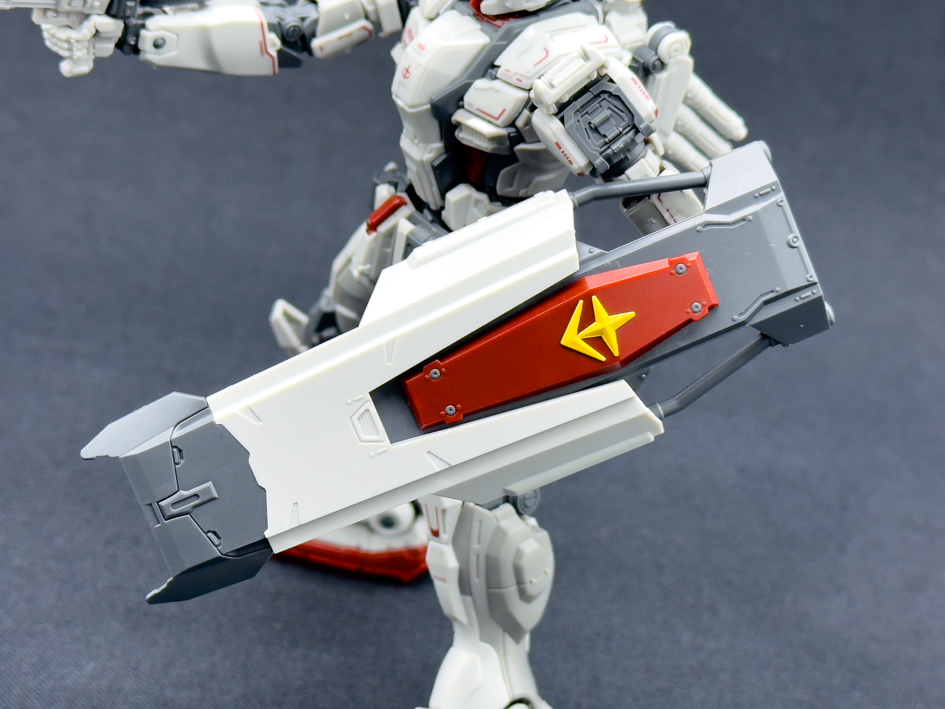 シールドにある地球連邦軍のモールドはシールによる色分けです。