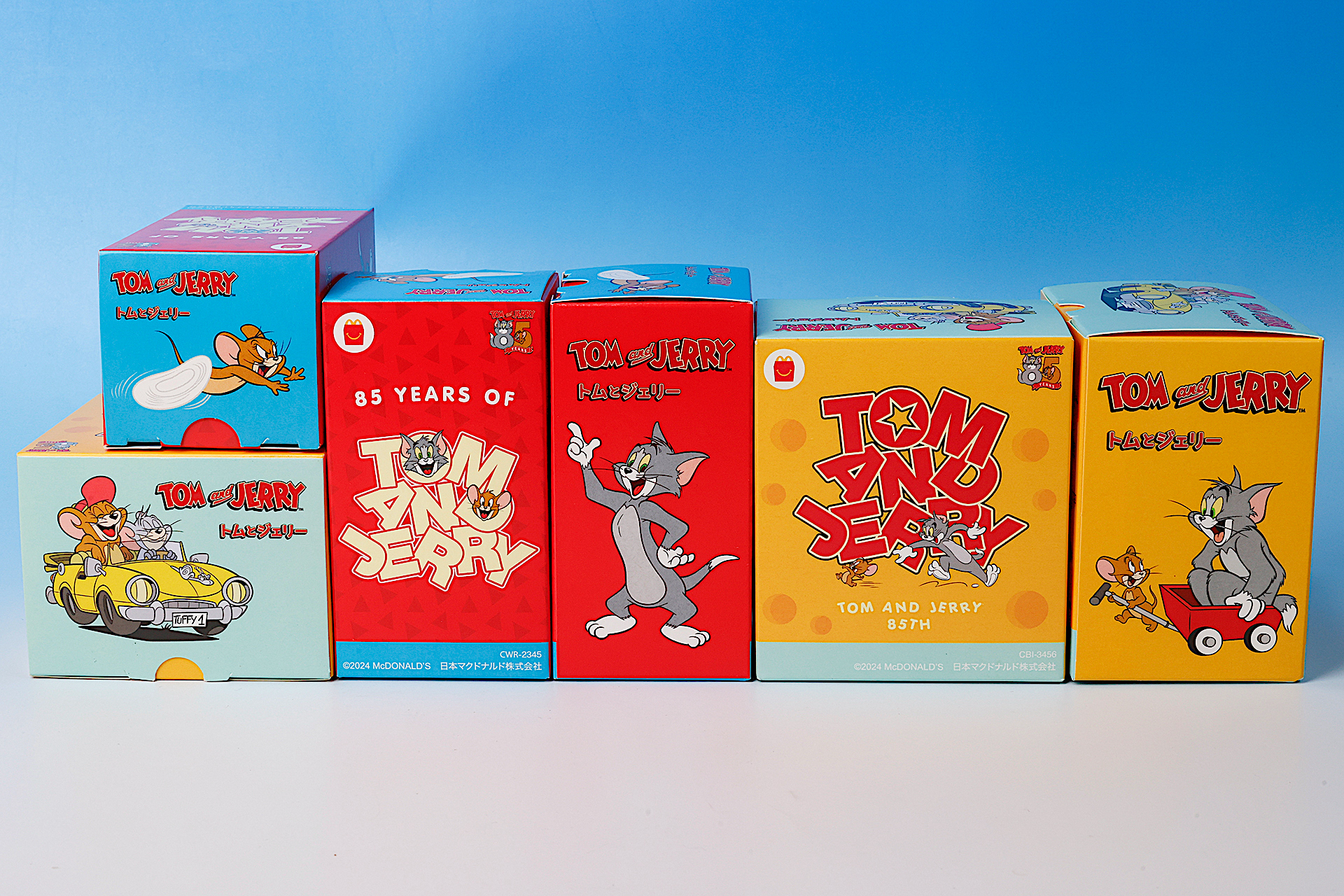 今回のおもちゃは袋ではなく箱で提供される