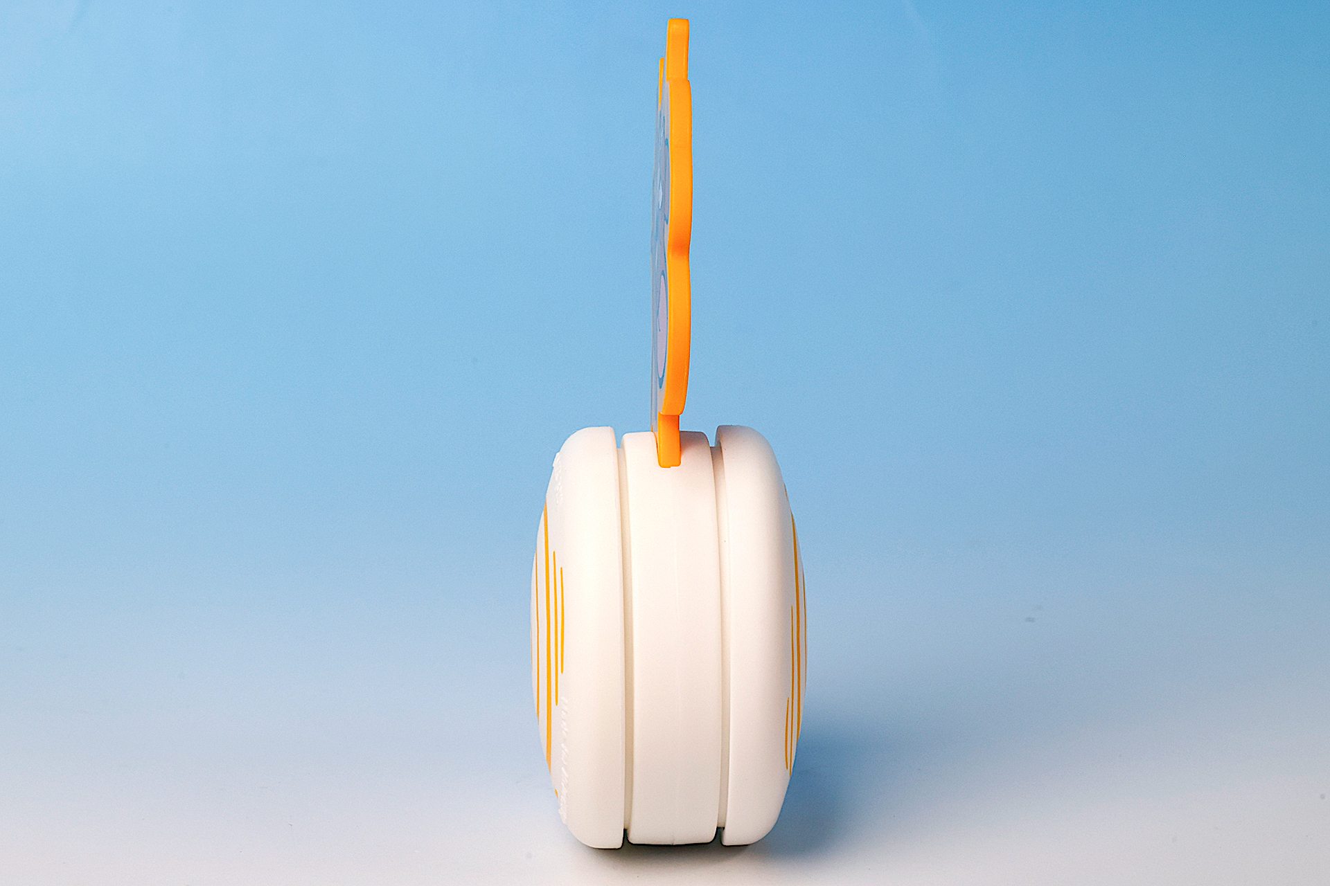 こちらは背面側……といっても、正面とあまり見た目は変わらない