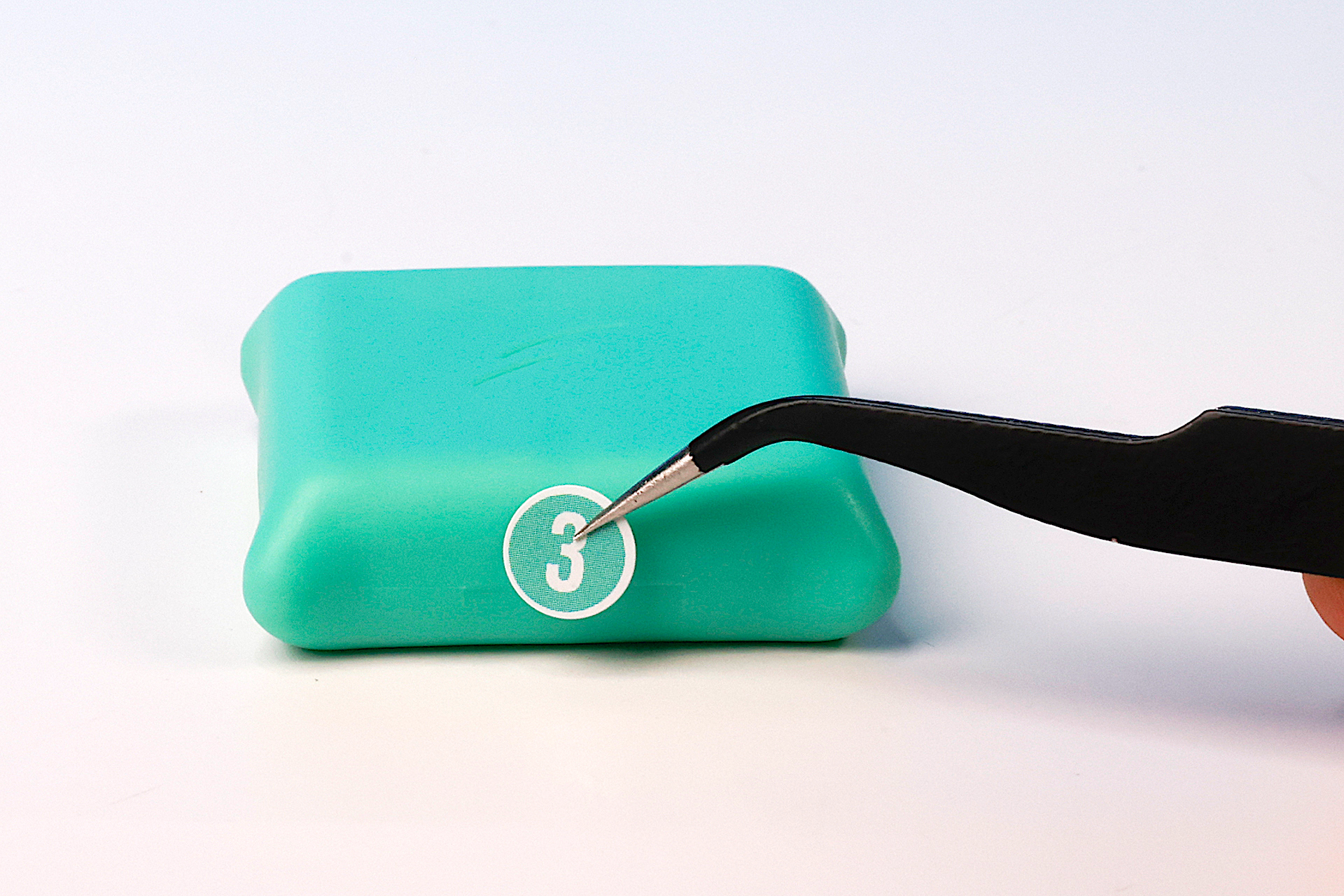 クッションにシールを貼っておこう