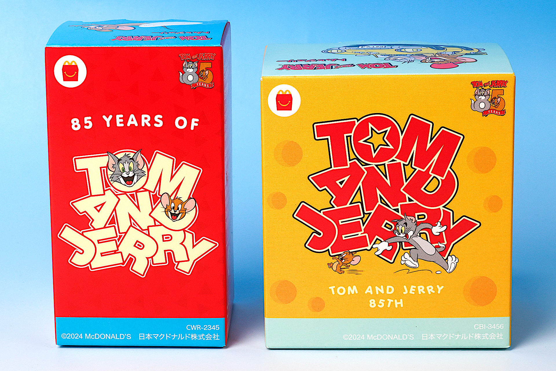 こちらが今回のおもちゃ袋ならぬおもちゃ箱。赤色が第1弾、黄色が第2弾だ