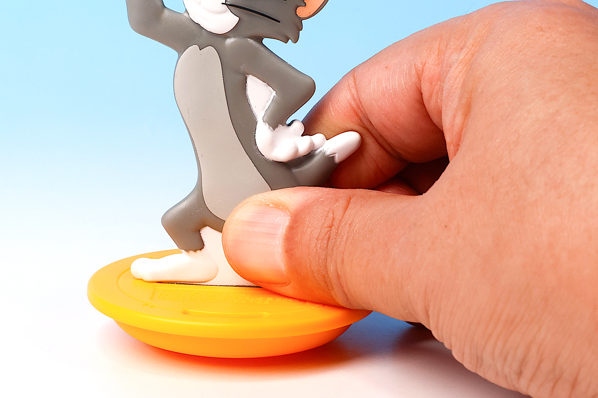 トムを台座に取り付けよう