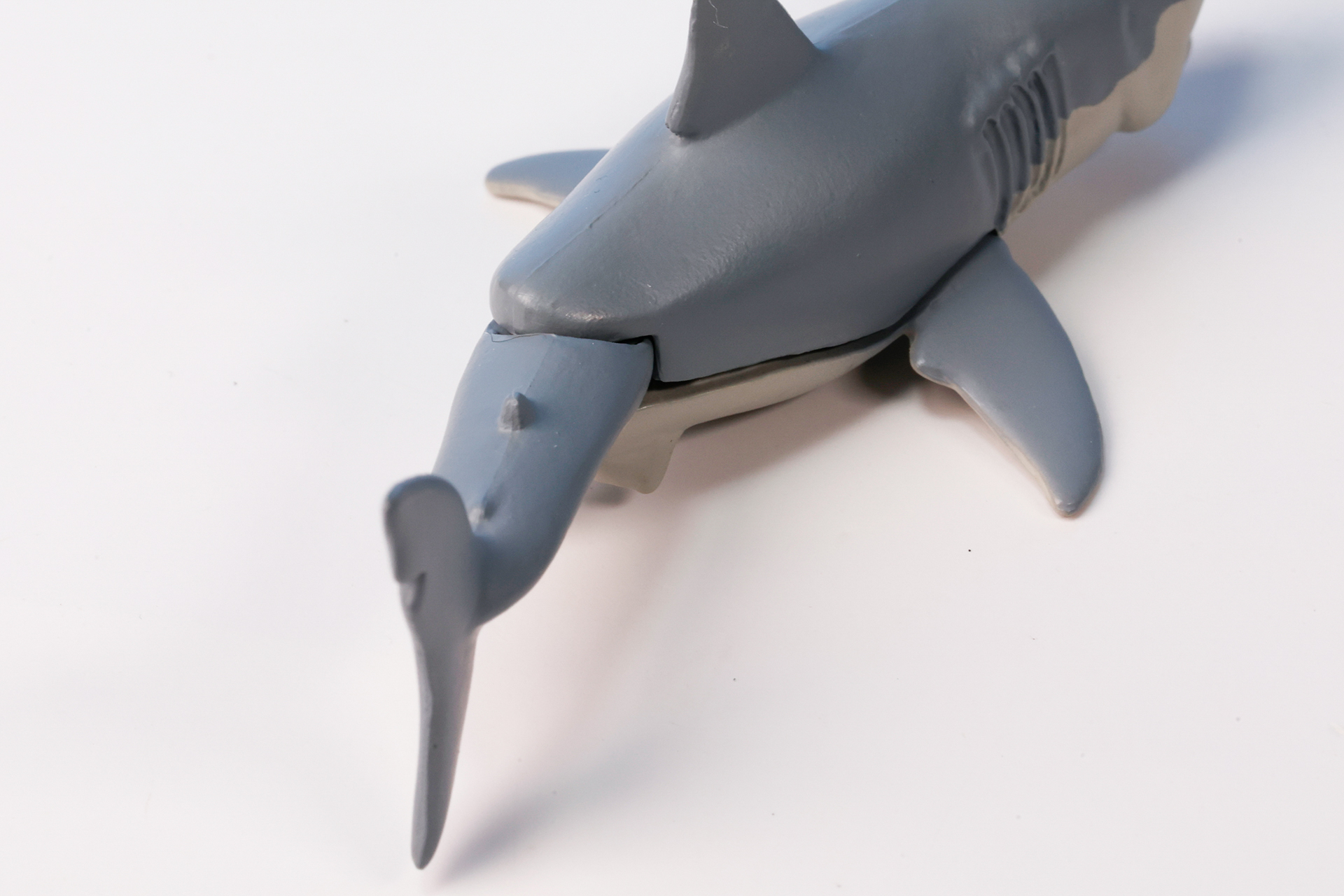 尻尾は左右に動かすことができる