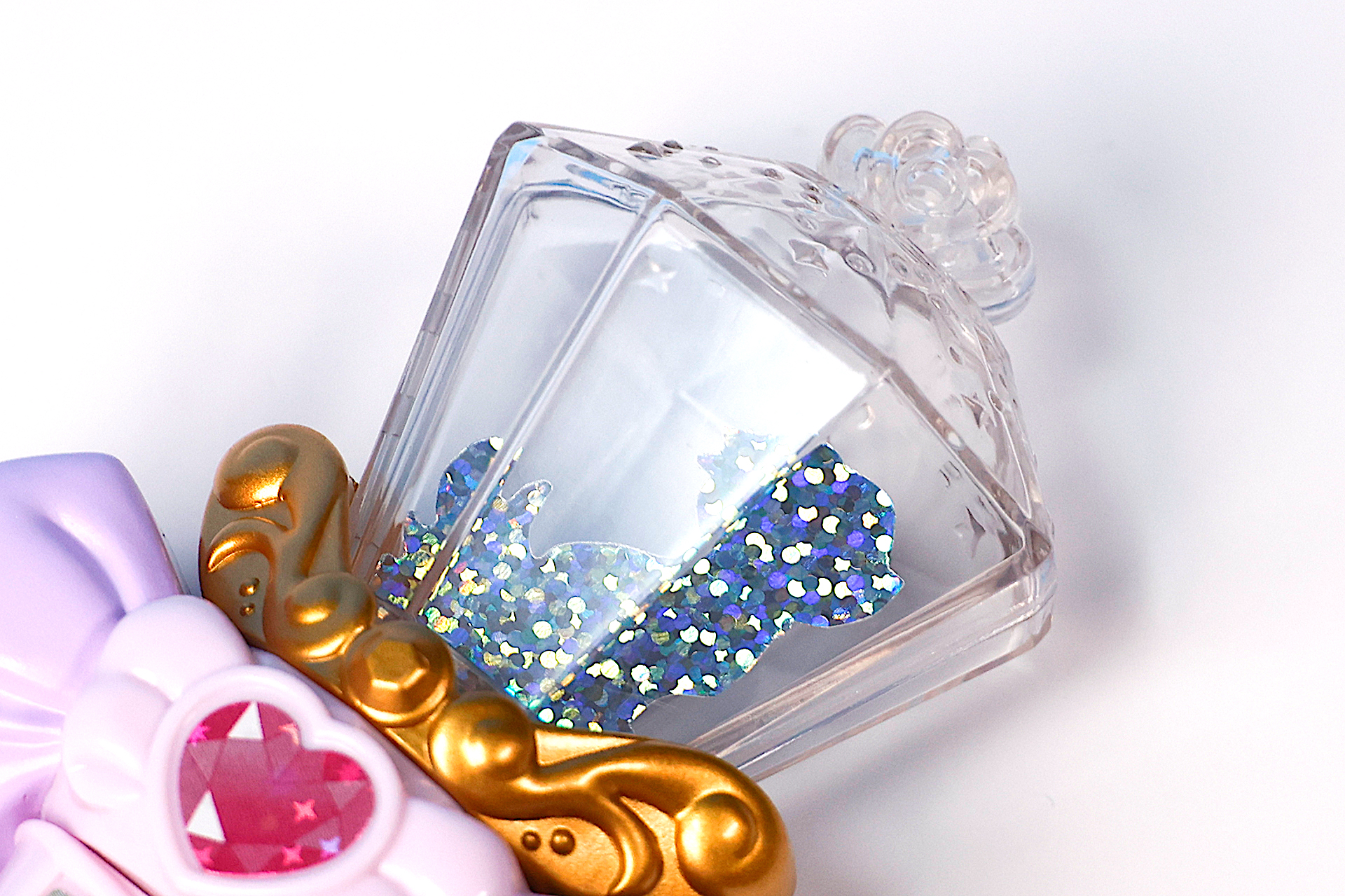 クリスタルの中には犬飼こむぎの姿が