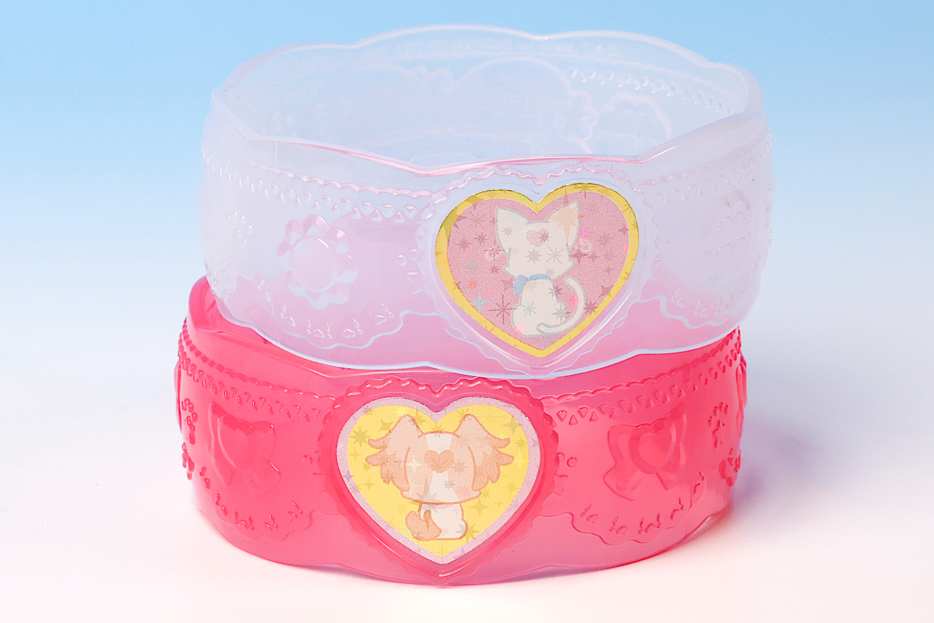 サイズはかなり小さめなので無理して腕にはめないようにしよう