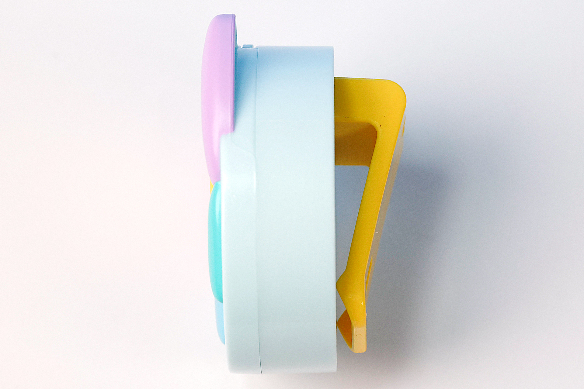 黄色い部分がクリップになっており、ベルトなどに取り付けておくことができる