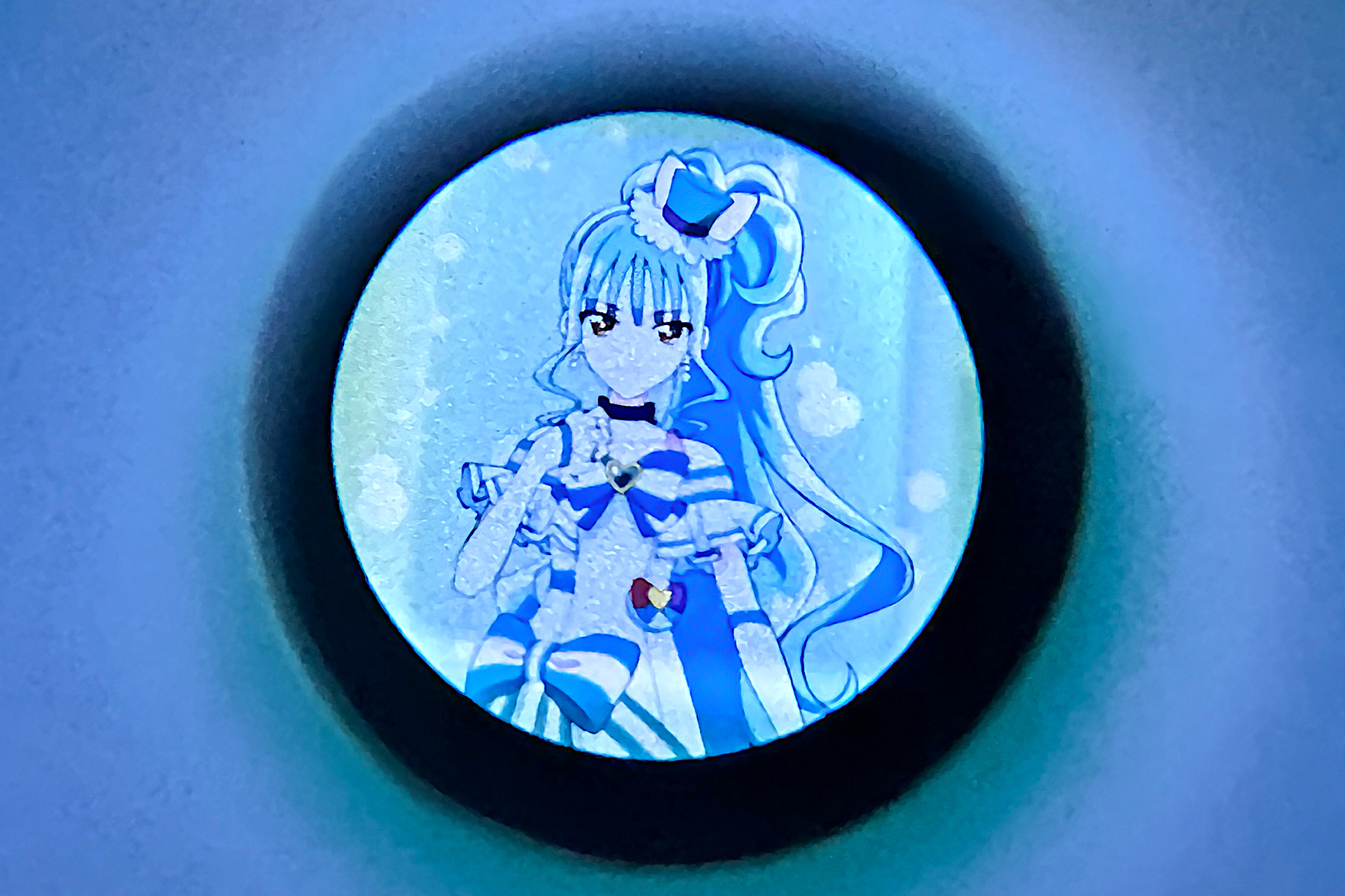 穴から覗くとこのようにキャラクターたちの姿が見える