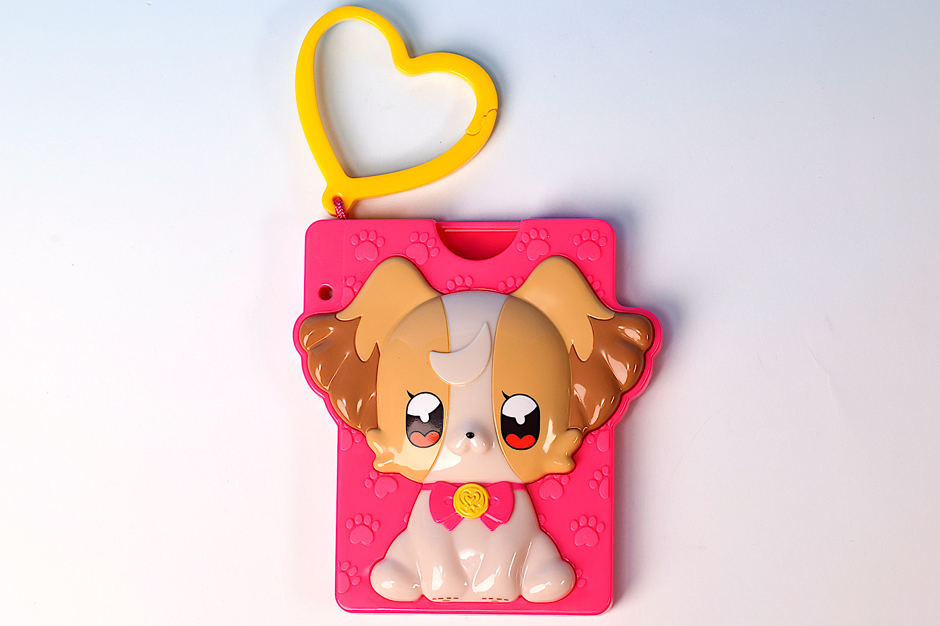 立体的な犬飼こむぎがデザインされている