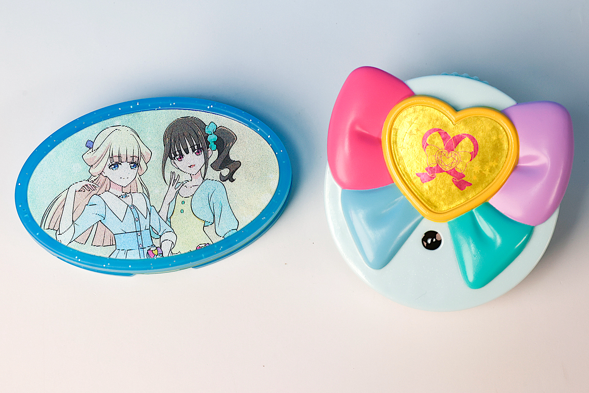 「プリキュア」たちの絵が切り替わるギミックが搭載されたおもちゃも登場