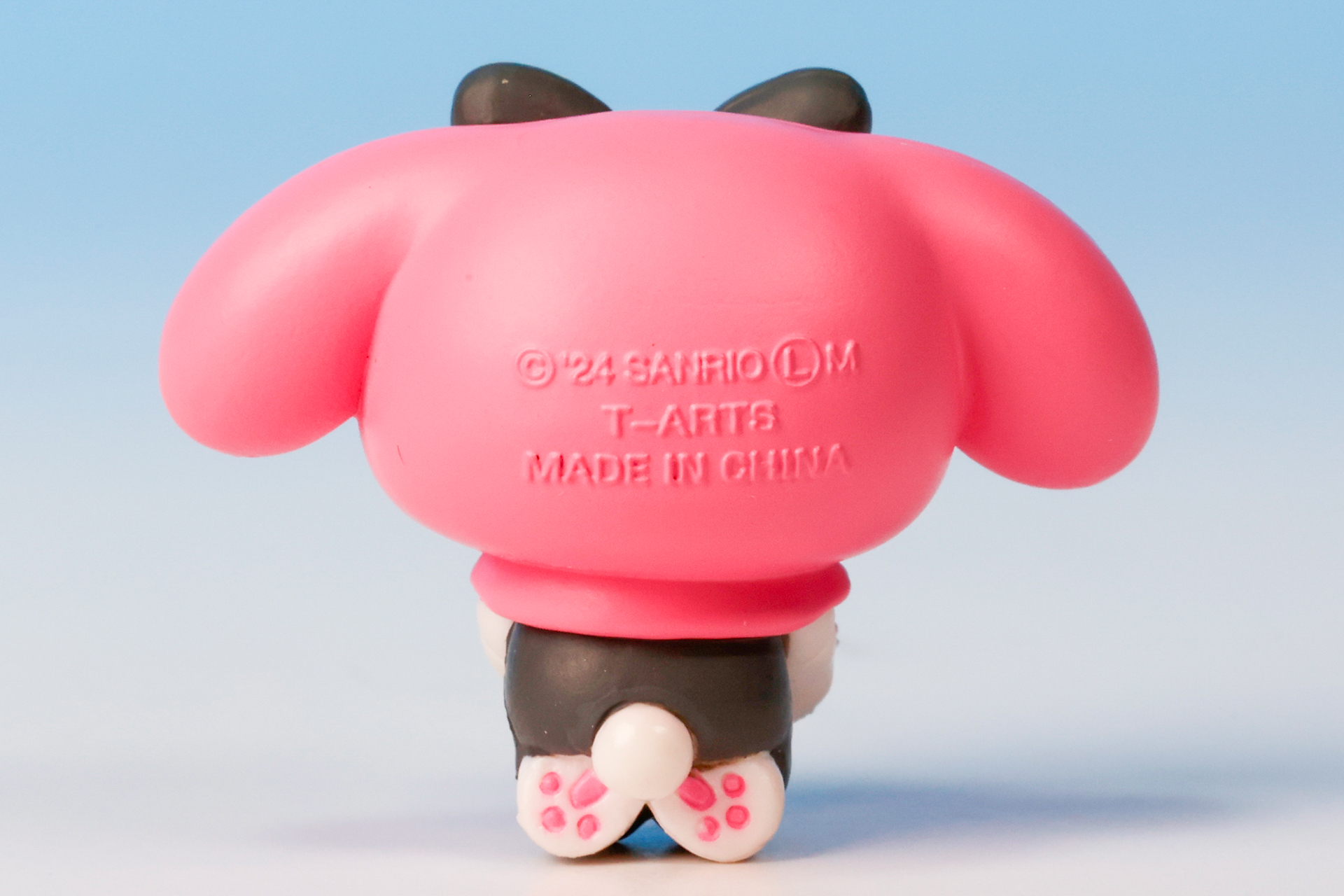 ピンク色の肉球も再現されている