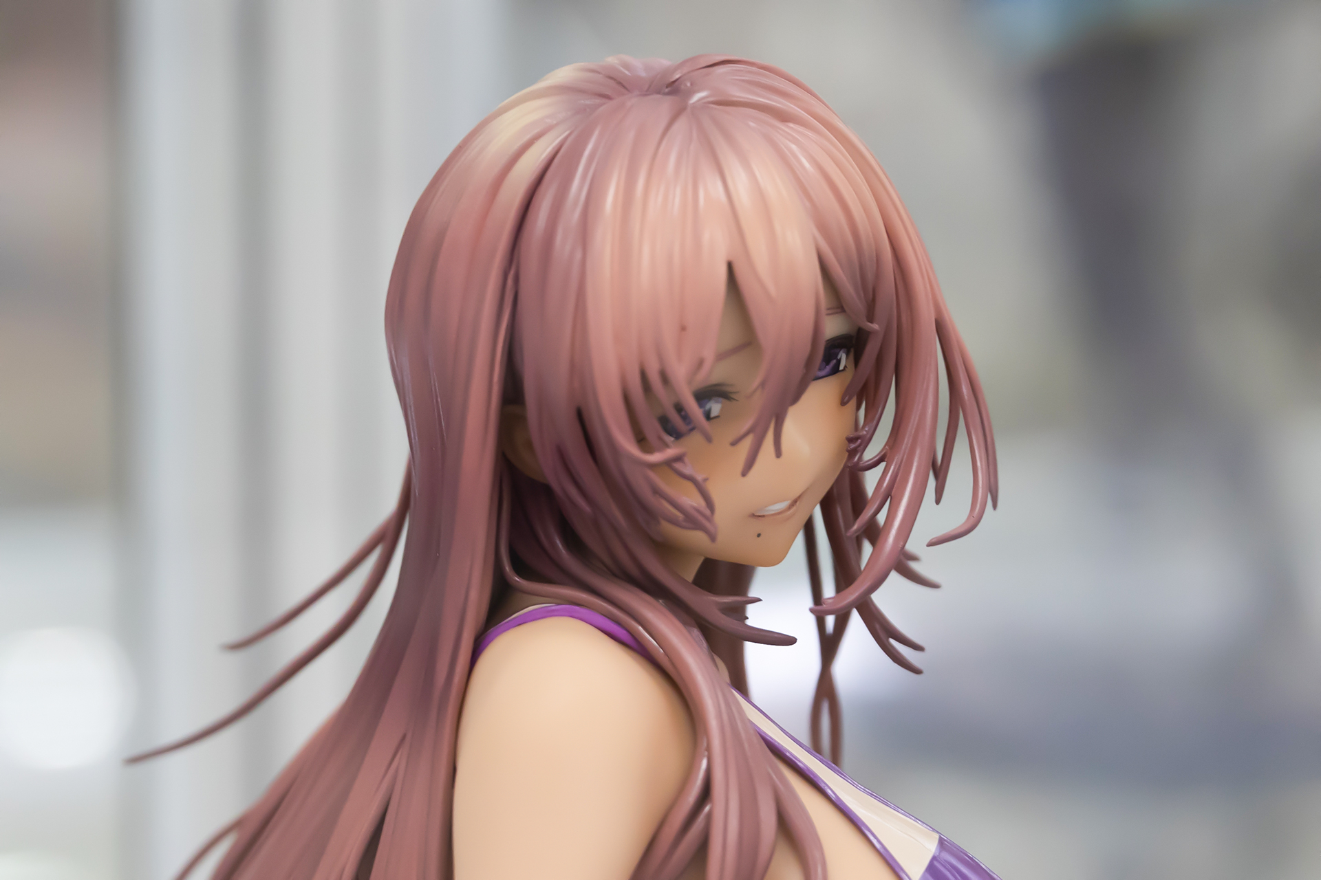 何かを訴えかけるような表情も美しい