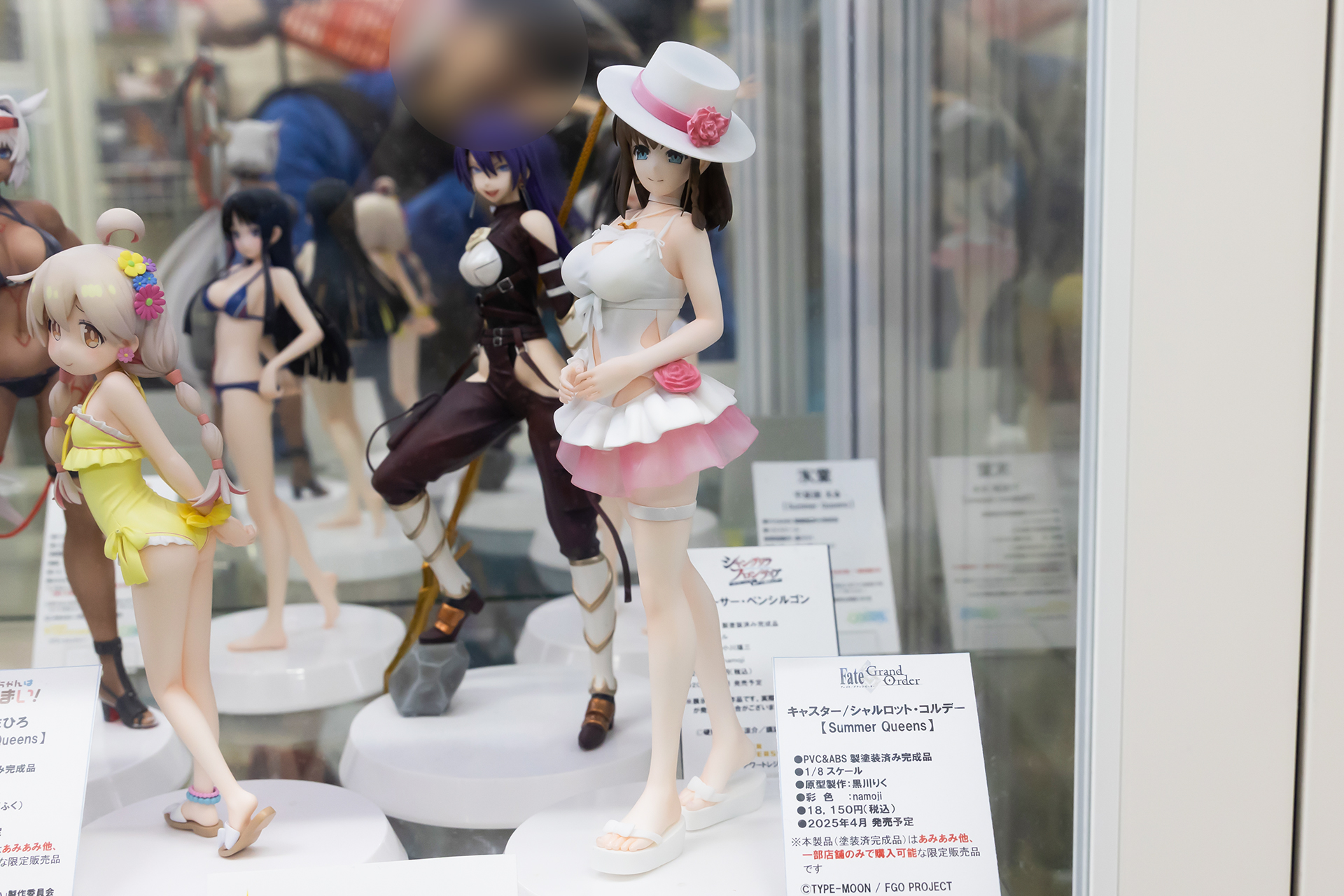 フィギュアの素材はPVCとABSで、全高は約230mmだ