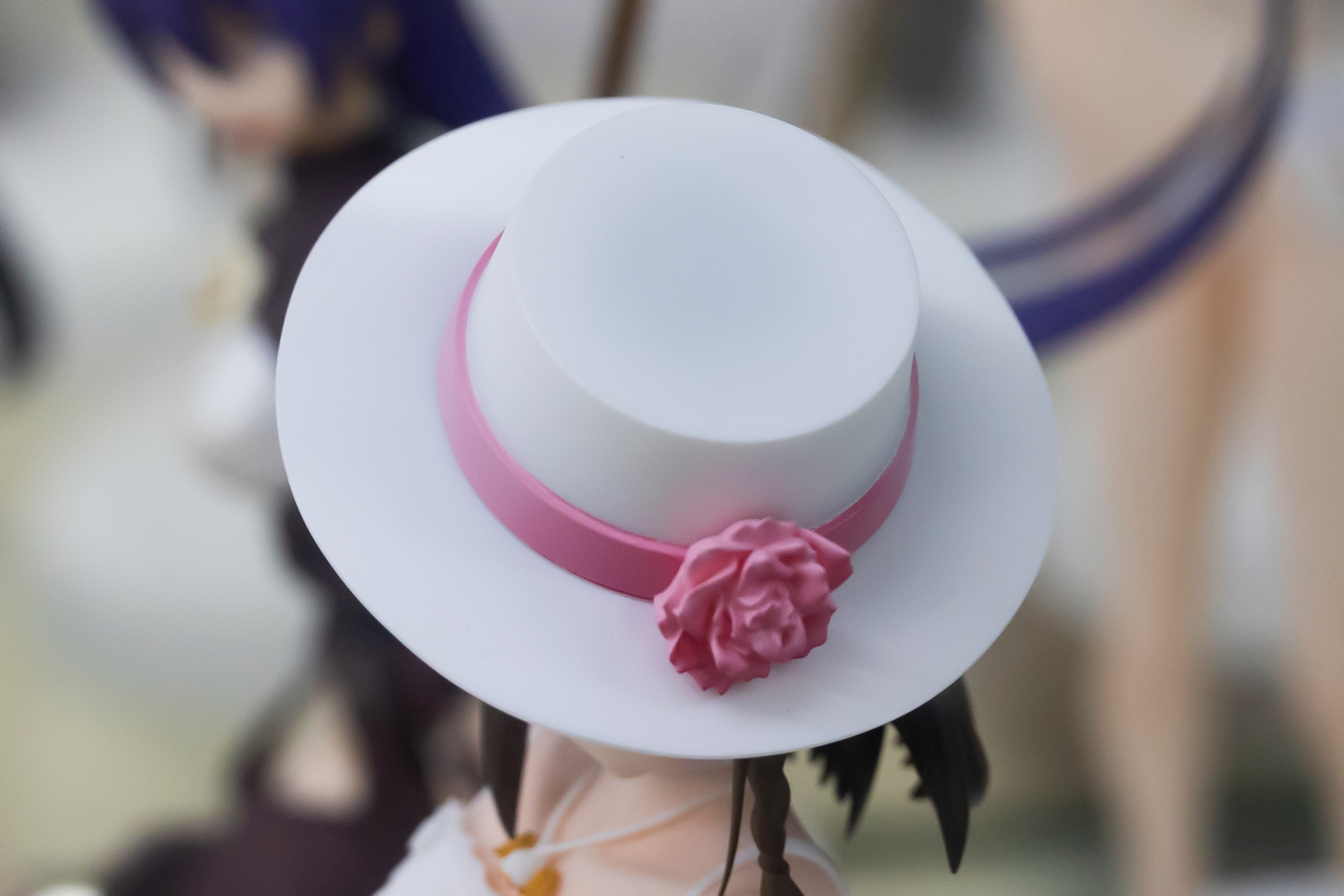 少し大きめの帽子もチャームポイントだ