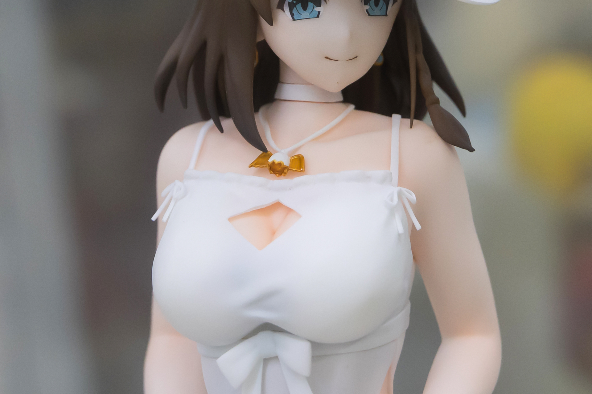 少しだけ胸元に隙間があけられている