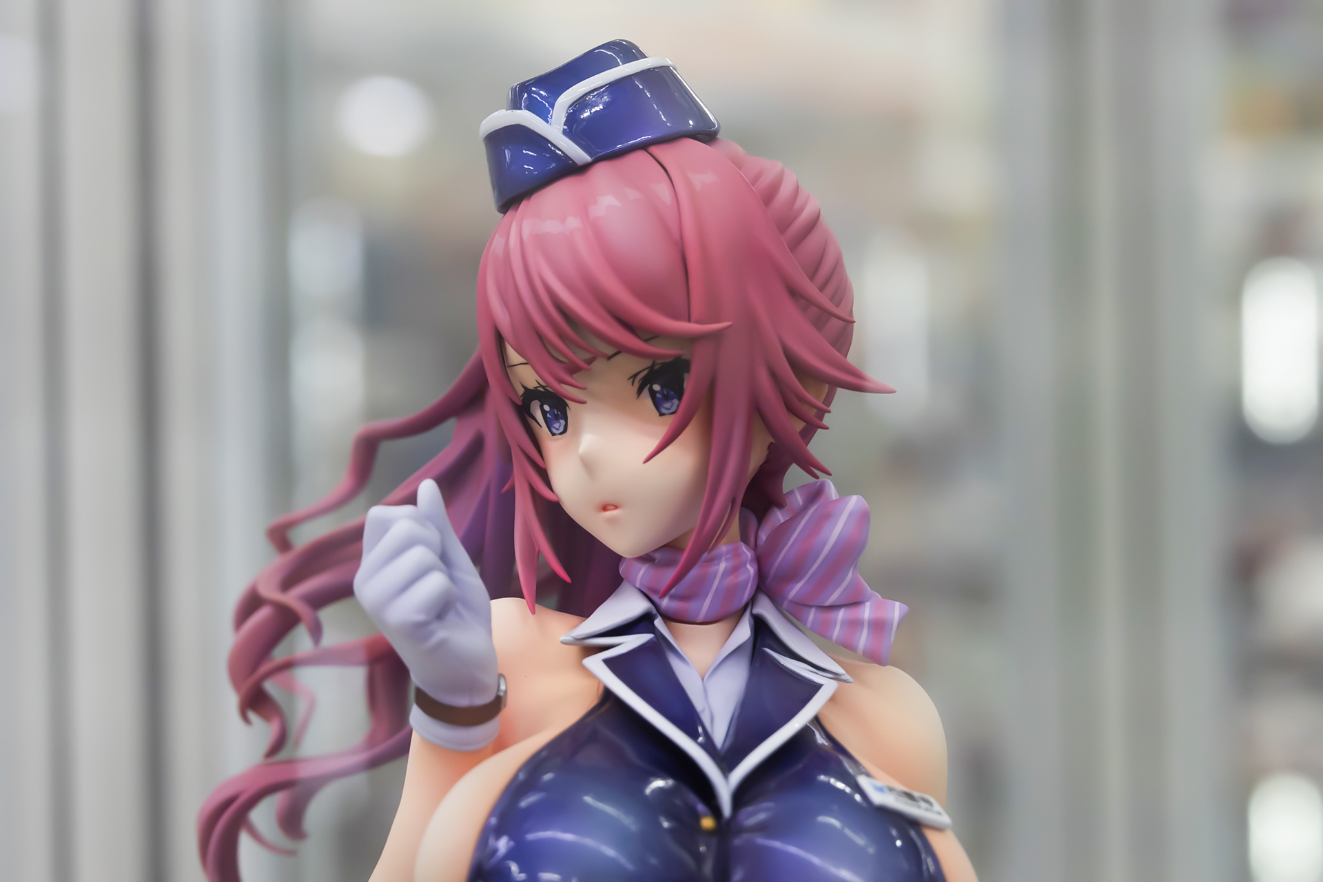 少し角度を変えると異なる表情が見える