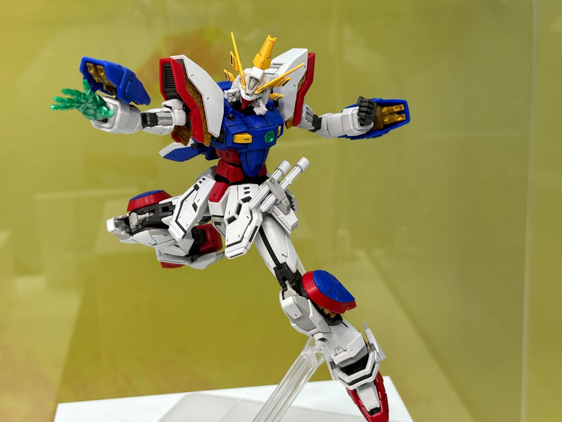 「シャイニングフィンガー」を構えるポーズ