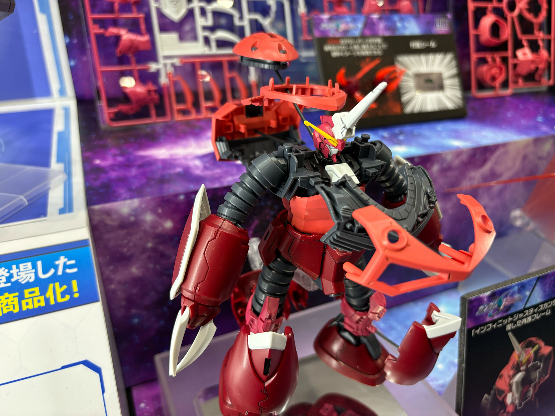 頭部格納状態。劇中再現だ