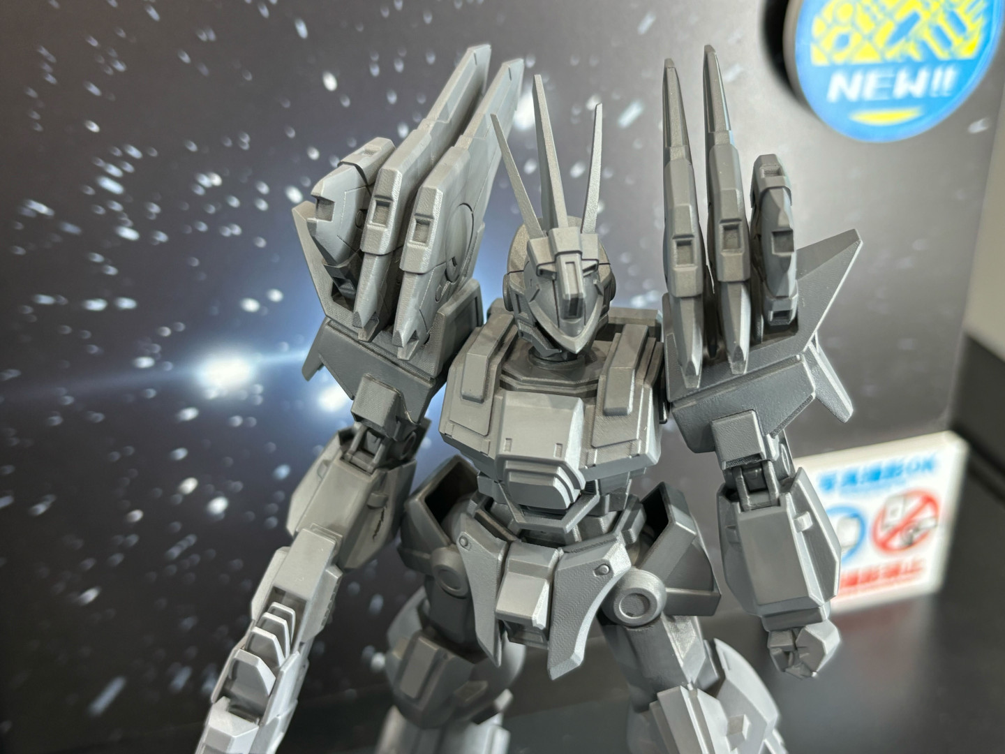 肩部には「ソードブレイカー」を装備