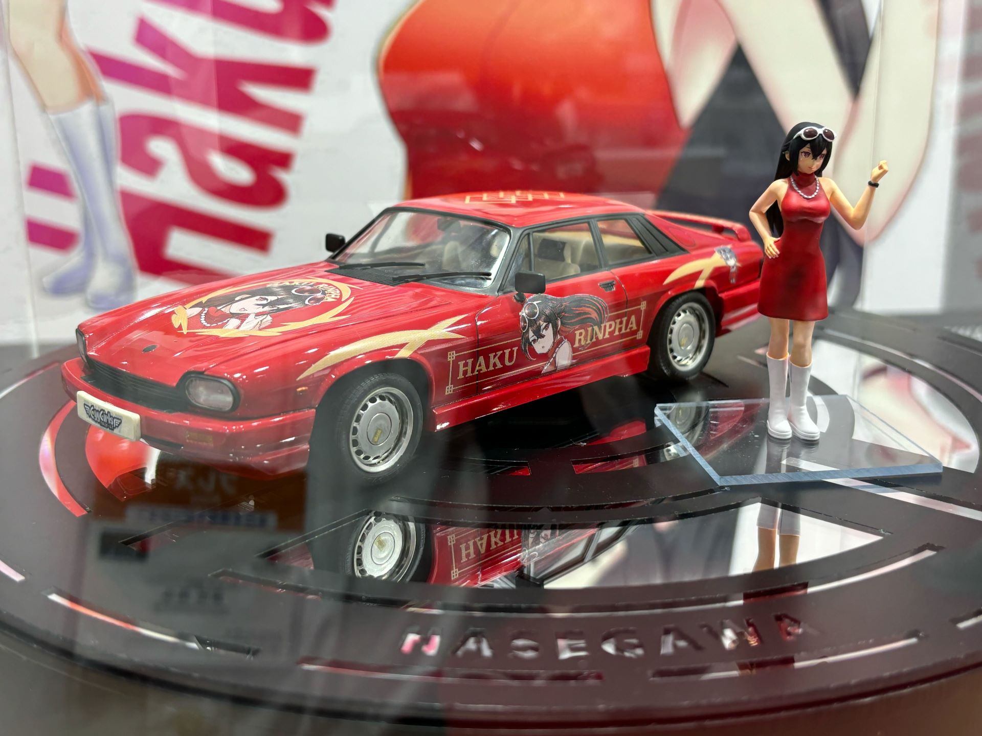 「ジャグヮー XJ-S TWR スポーツ “ハク・リンファ”w/フィギュア」