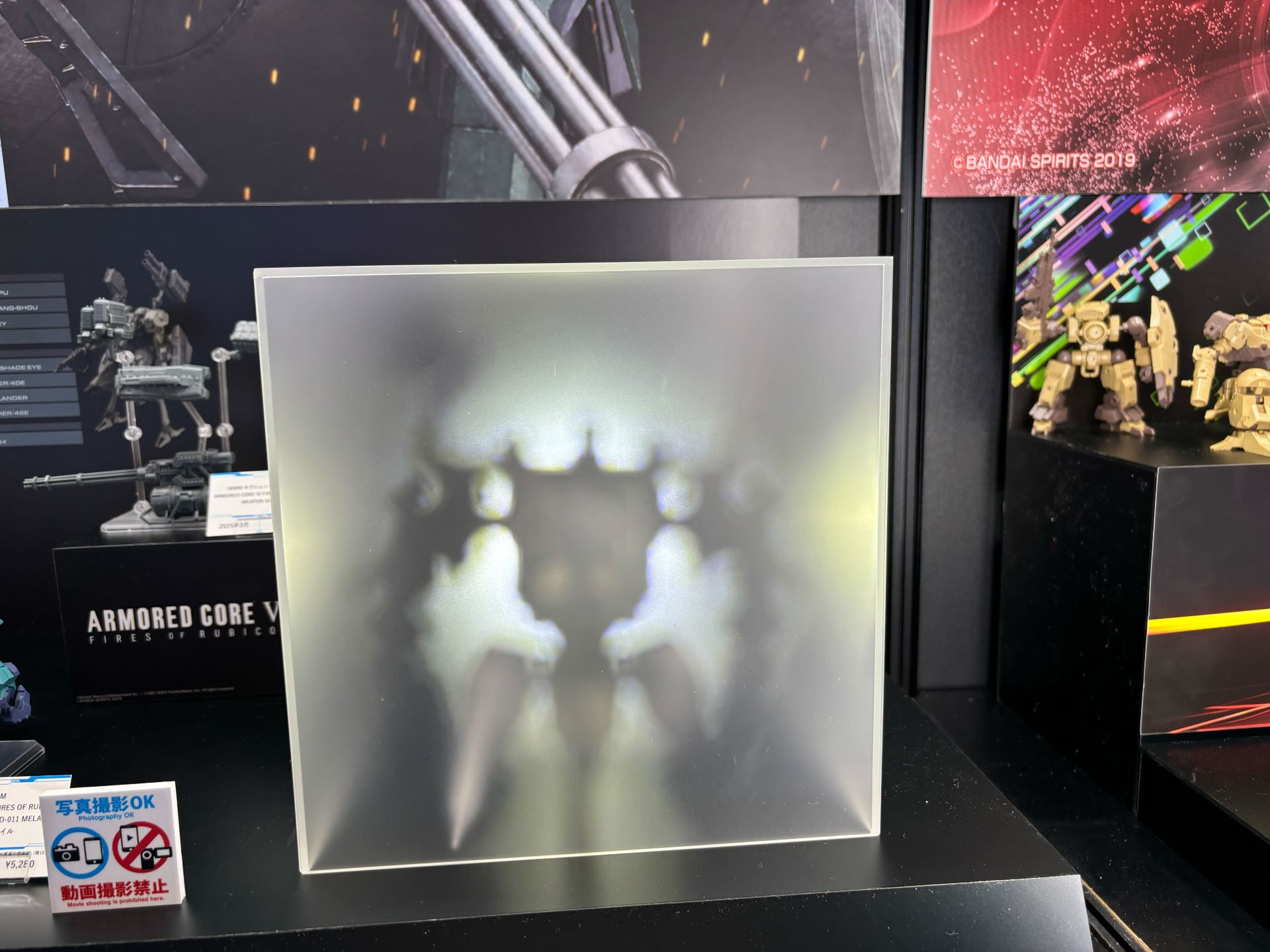 「30MM × ACVI」シルエット