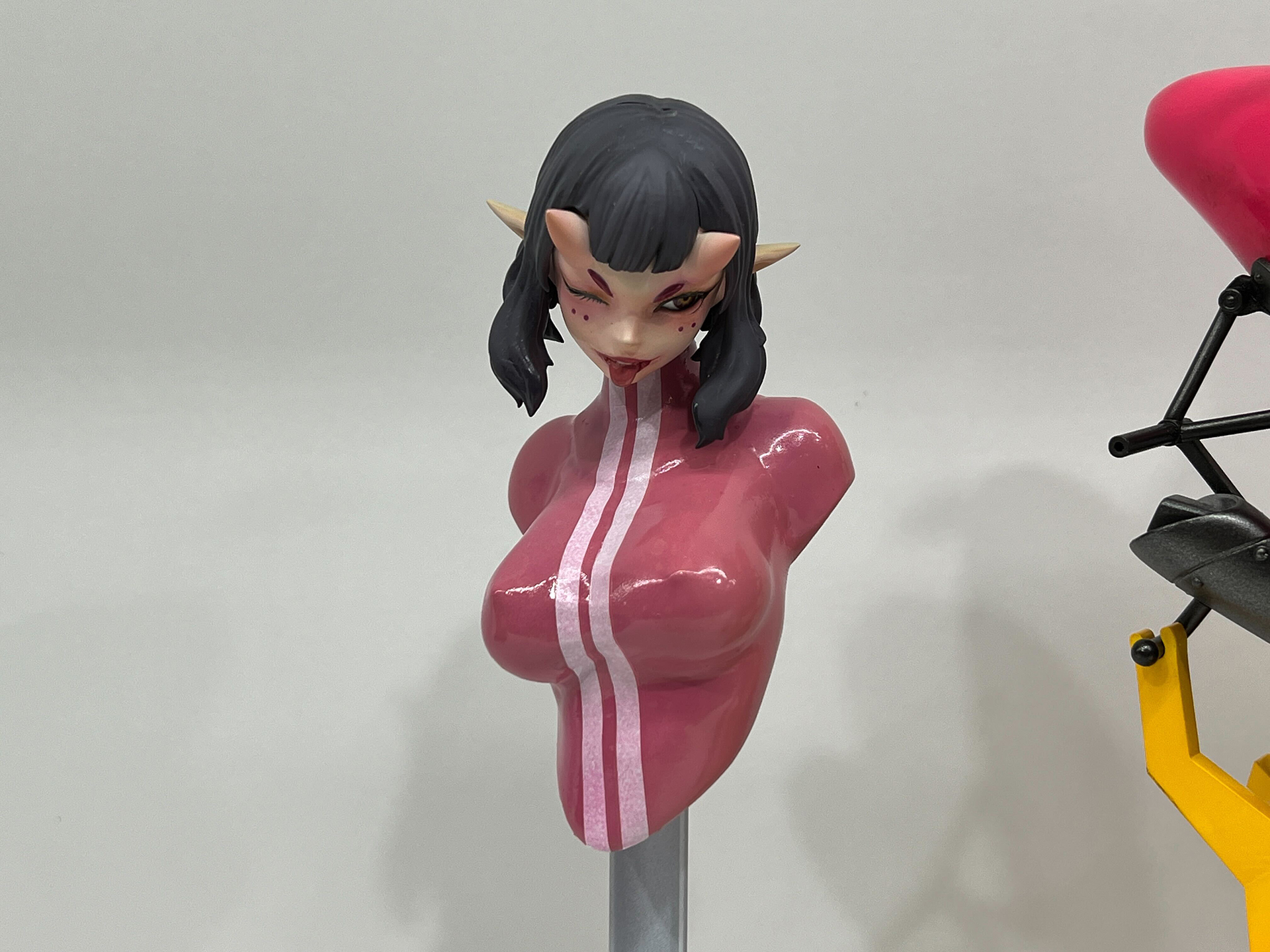 YUMI胸像