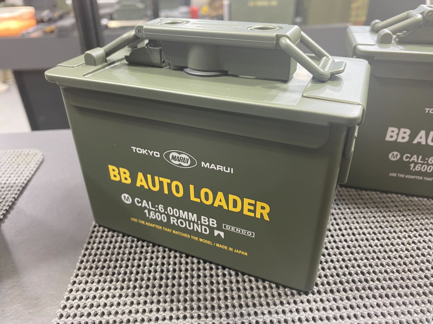 外観はアモ缶。ミリタリ―な外観でセーフティに置いてあっても違和感がなさそうだ