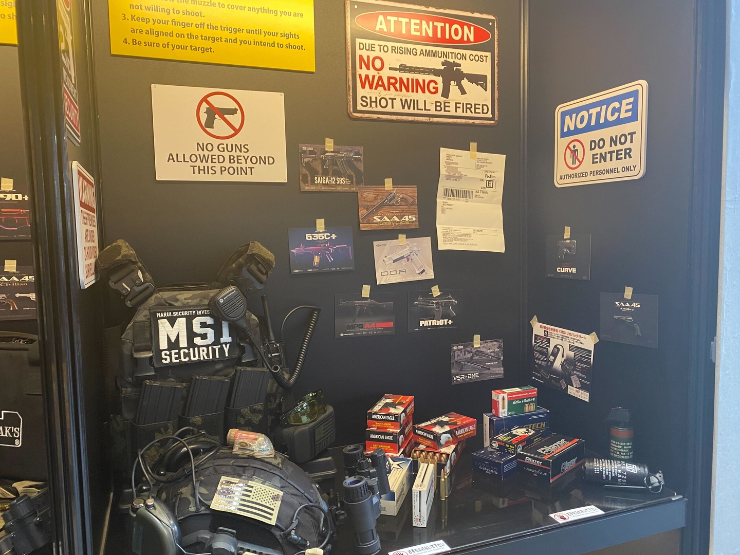 小物にはリアルなものが盛沢山だ。雰囲気が出る