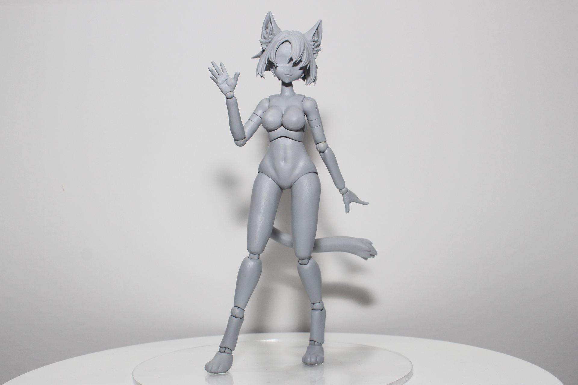 ケモ度・中の原型。口元や手足にもケモノの意匠が見られ、スネにも関節が備わる