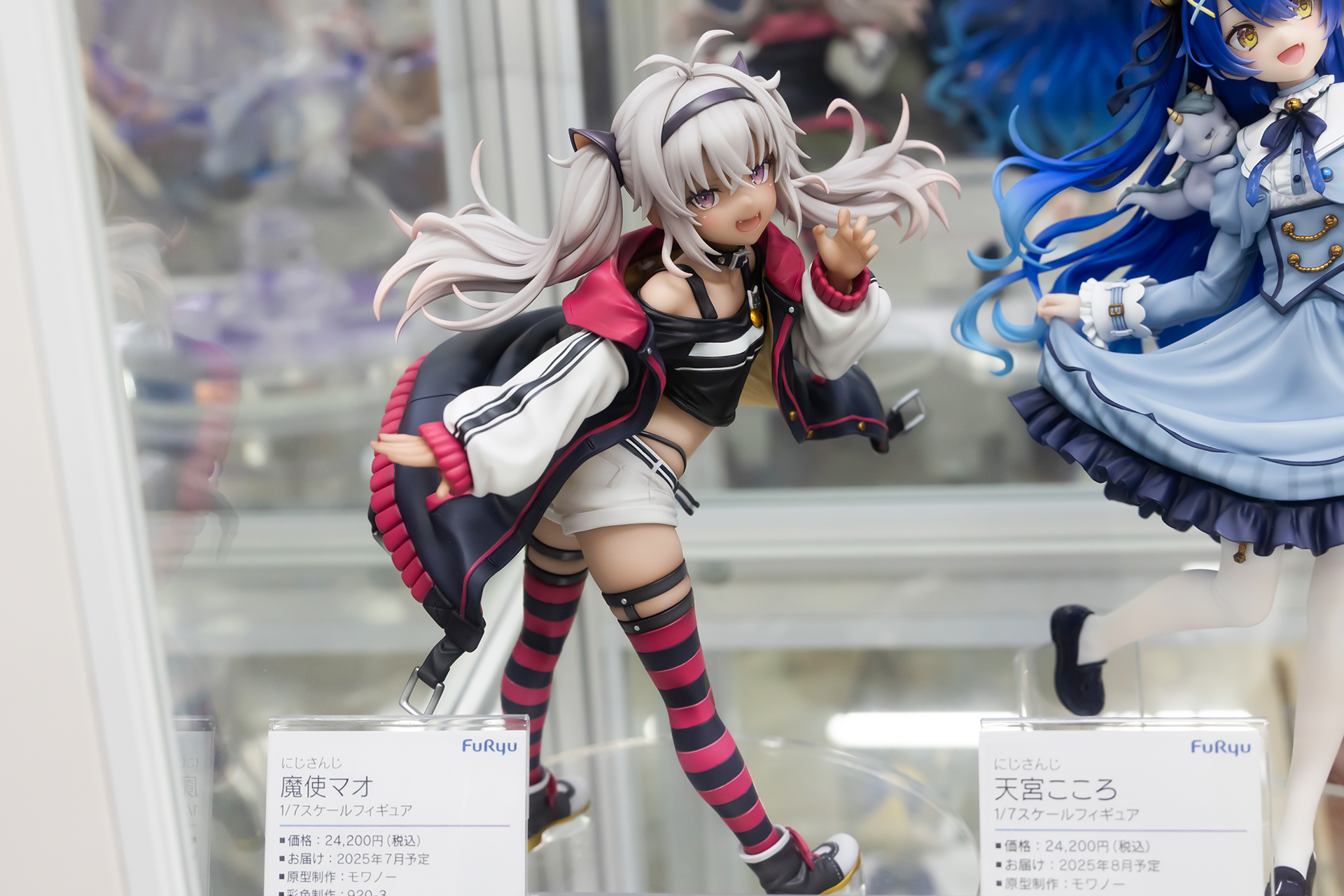 フィギュアの素材はPVCとABSで、台座部分を含む全高は約220mmだ