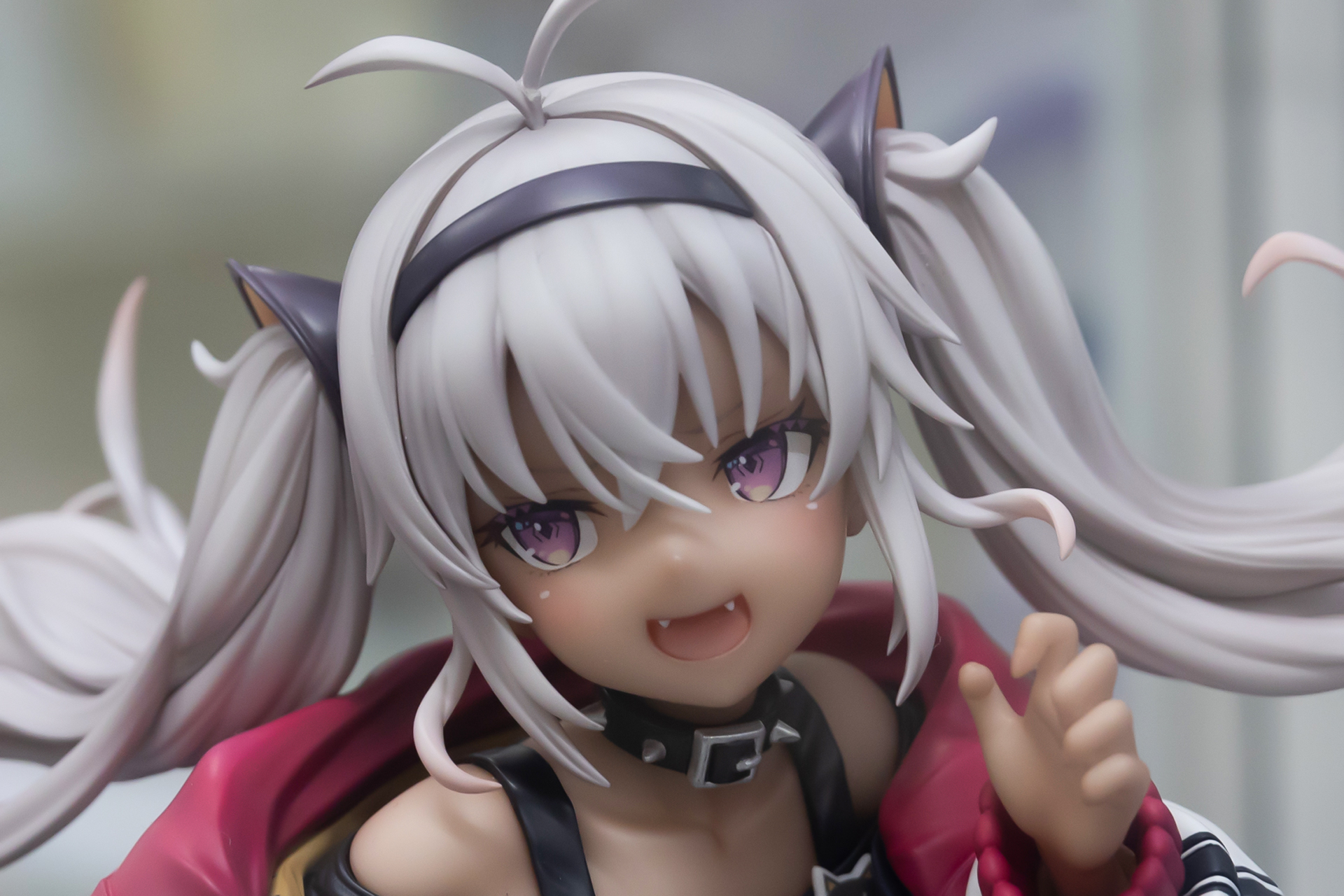 八重歯も目立って見える