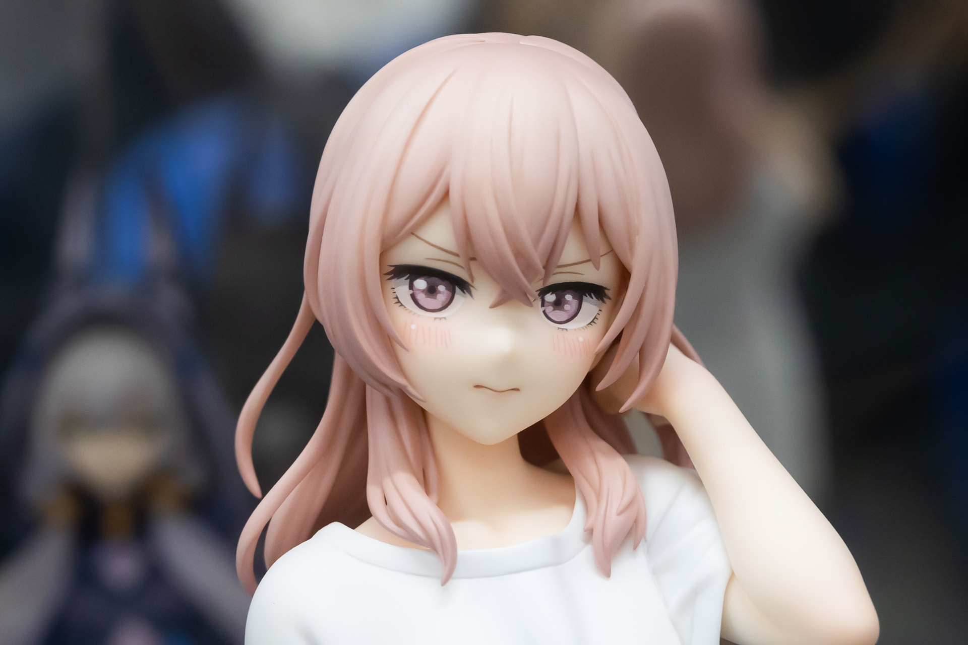 閉じた口の形が独特だ