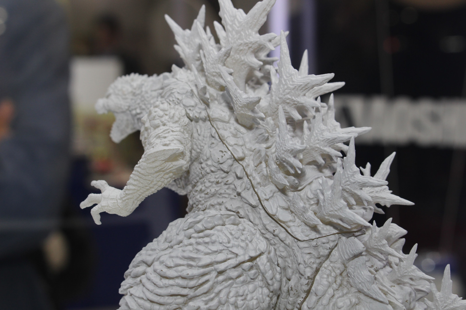 ゴジラのトレードマークでもあるヒレ。なお原型に見える分割線は、製品のものとは異なる