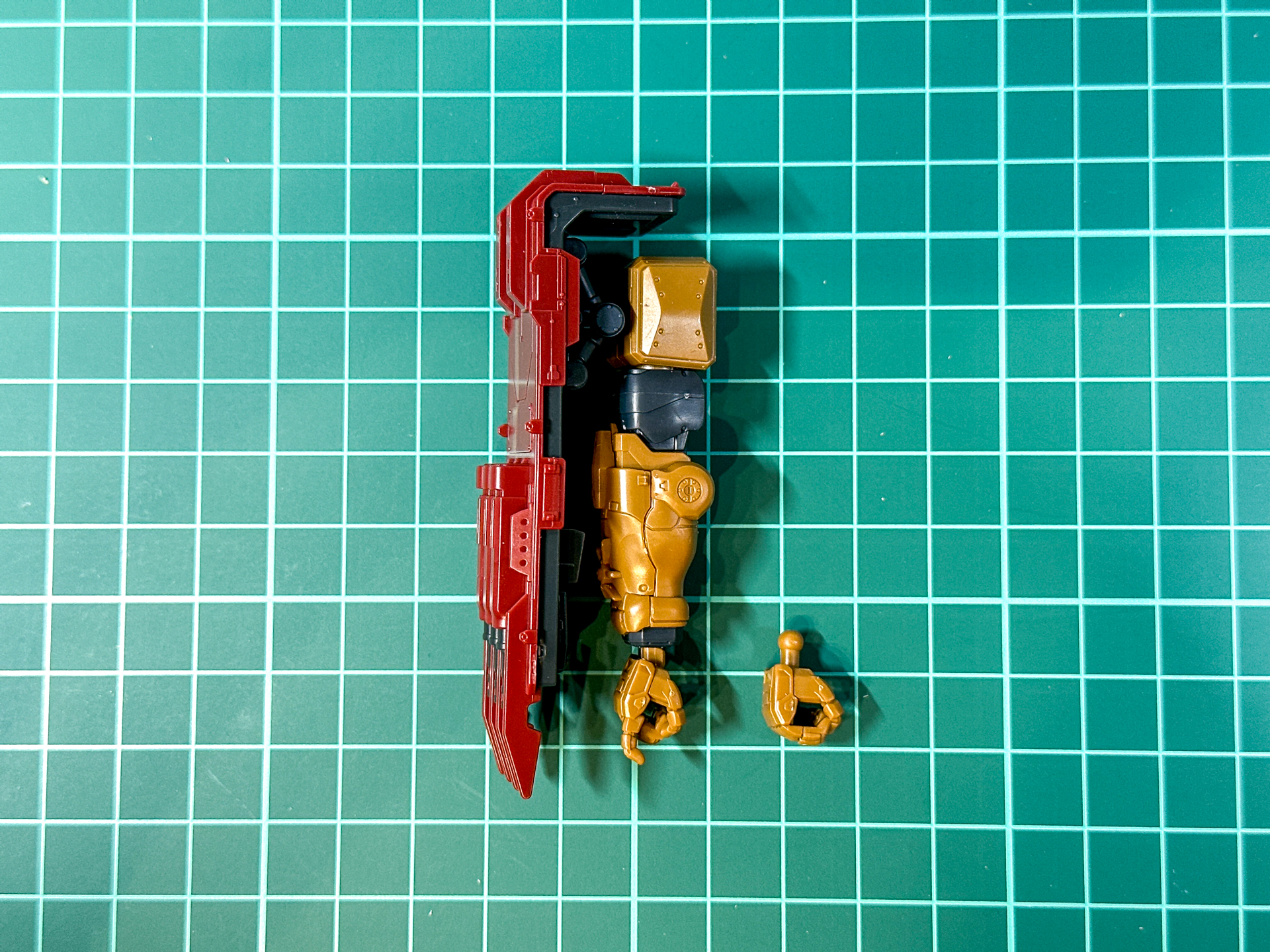 手首パーツは武器持ち手とマシンガン持ち手が付属しています。