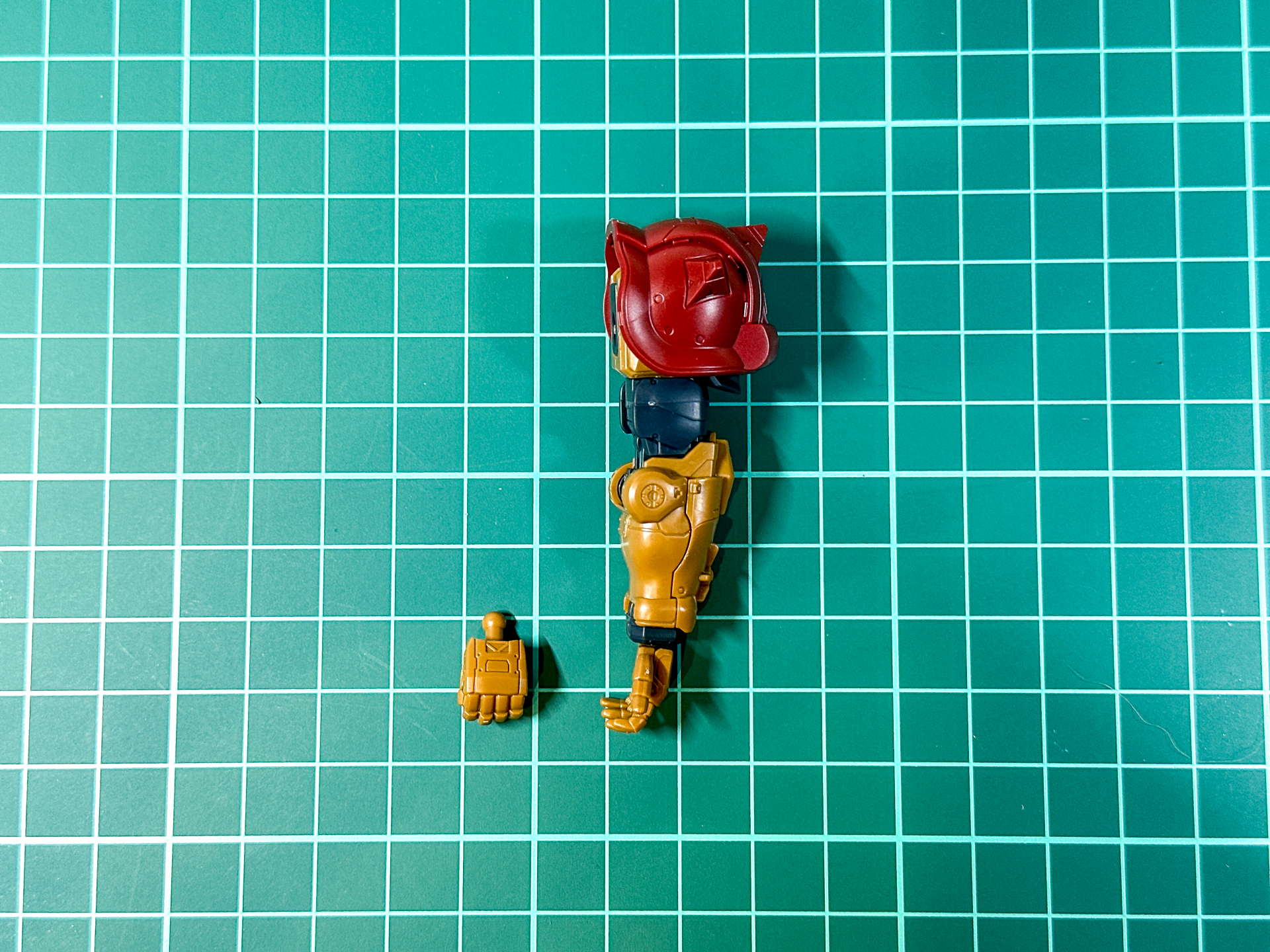 交換用手首パーツは。武器持ち手と開き手が付属します。
