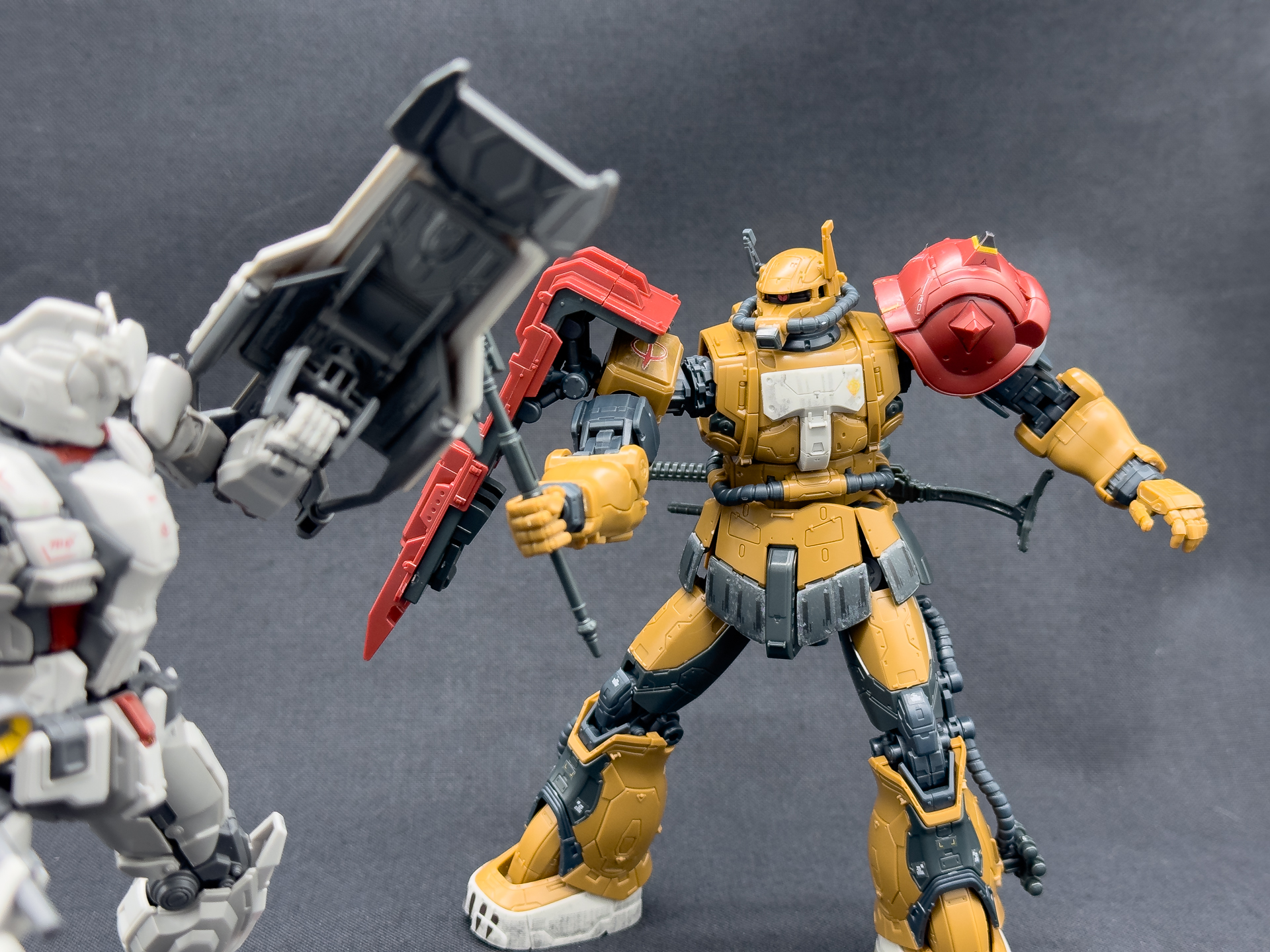 最後に同日発売の「HG 1/144 ガンダムEX (復讐のレクイエム)」を使用して劇中をイメージしてポージングしてみました。