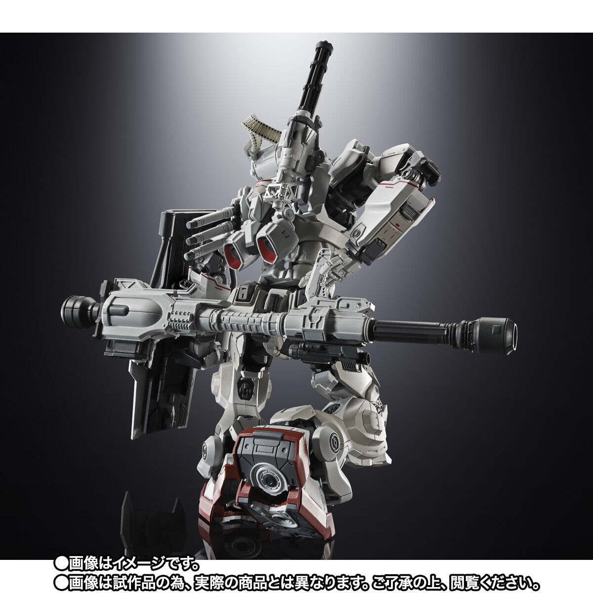 ビームライフル、ロケットランチャーは背面腰部に懸架可能