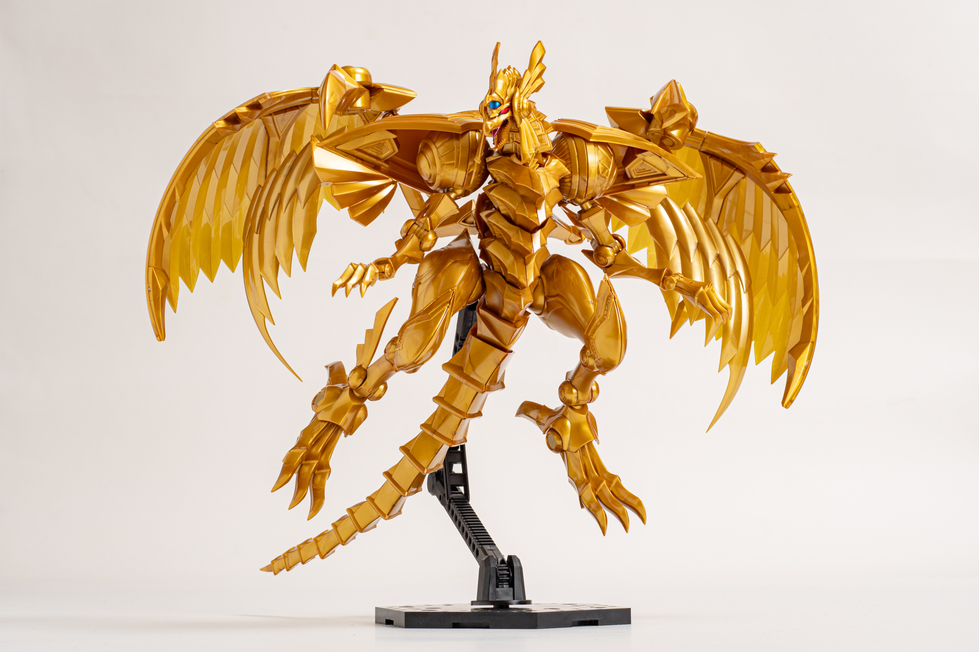 翼を閉じれば落ち着いた雰囲気も出すことができる