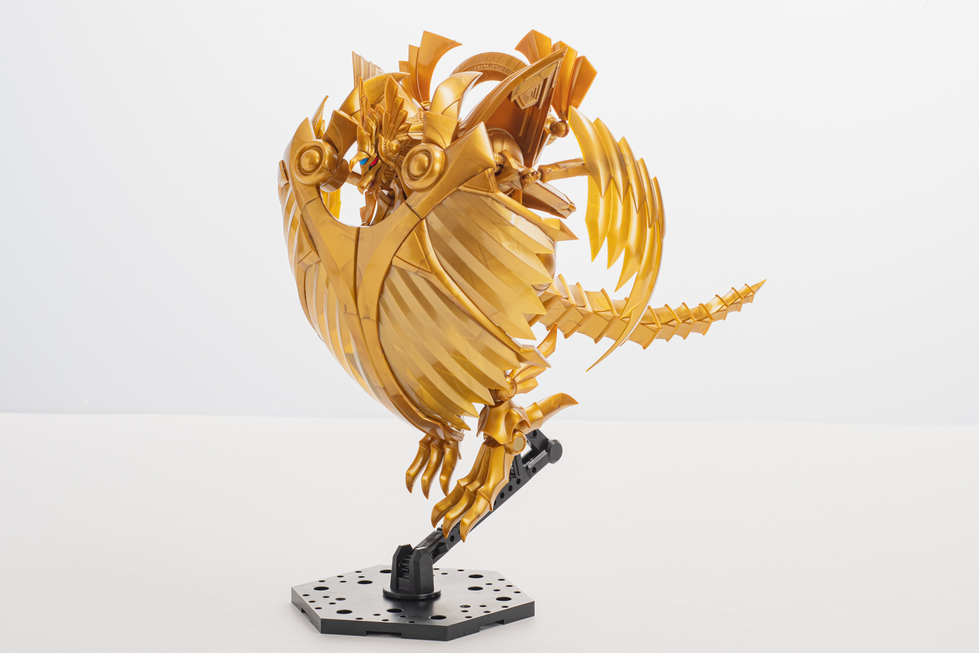 球体形（スフィア・モード）はFigure-rise Standard Amplifiedアレンジとして翼で全身を覆うような姿に。