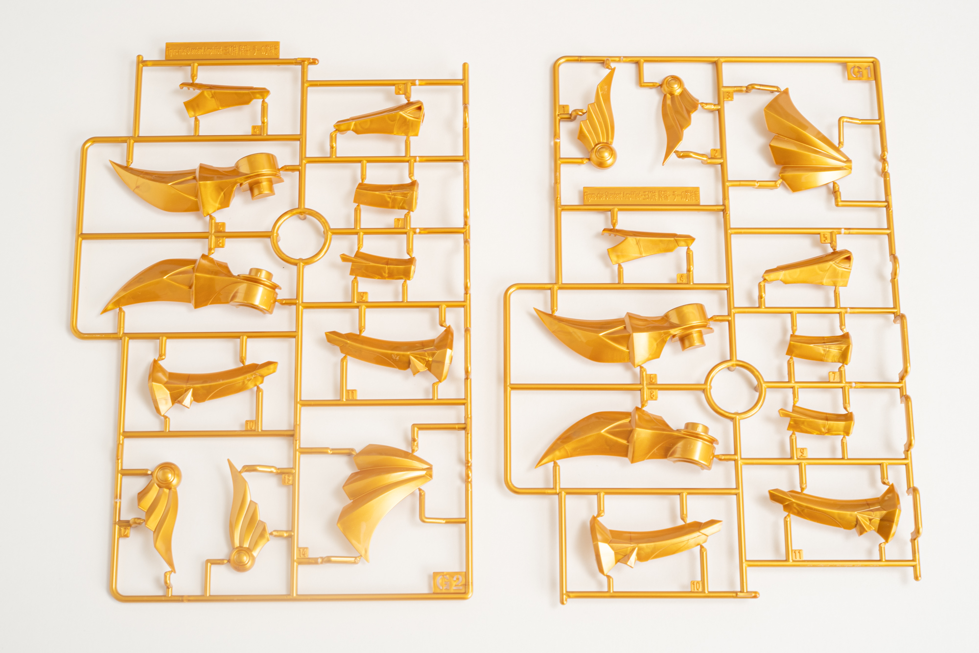 ジョイント系のパーツと翼の爪。