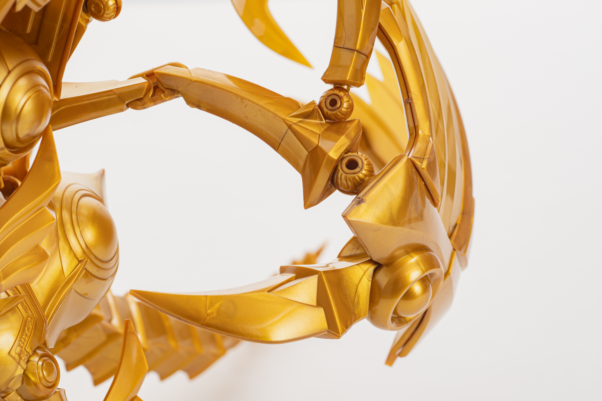 巨大な翼を接続するアーム部分の強度がしっかりしているおかげで、一番重量のある翼をしっかり保持できるようになっている。